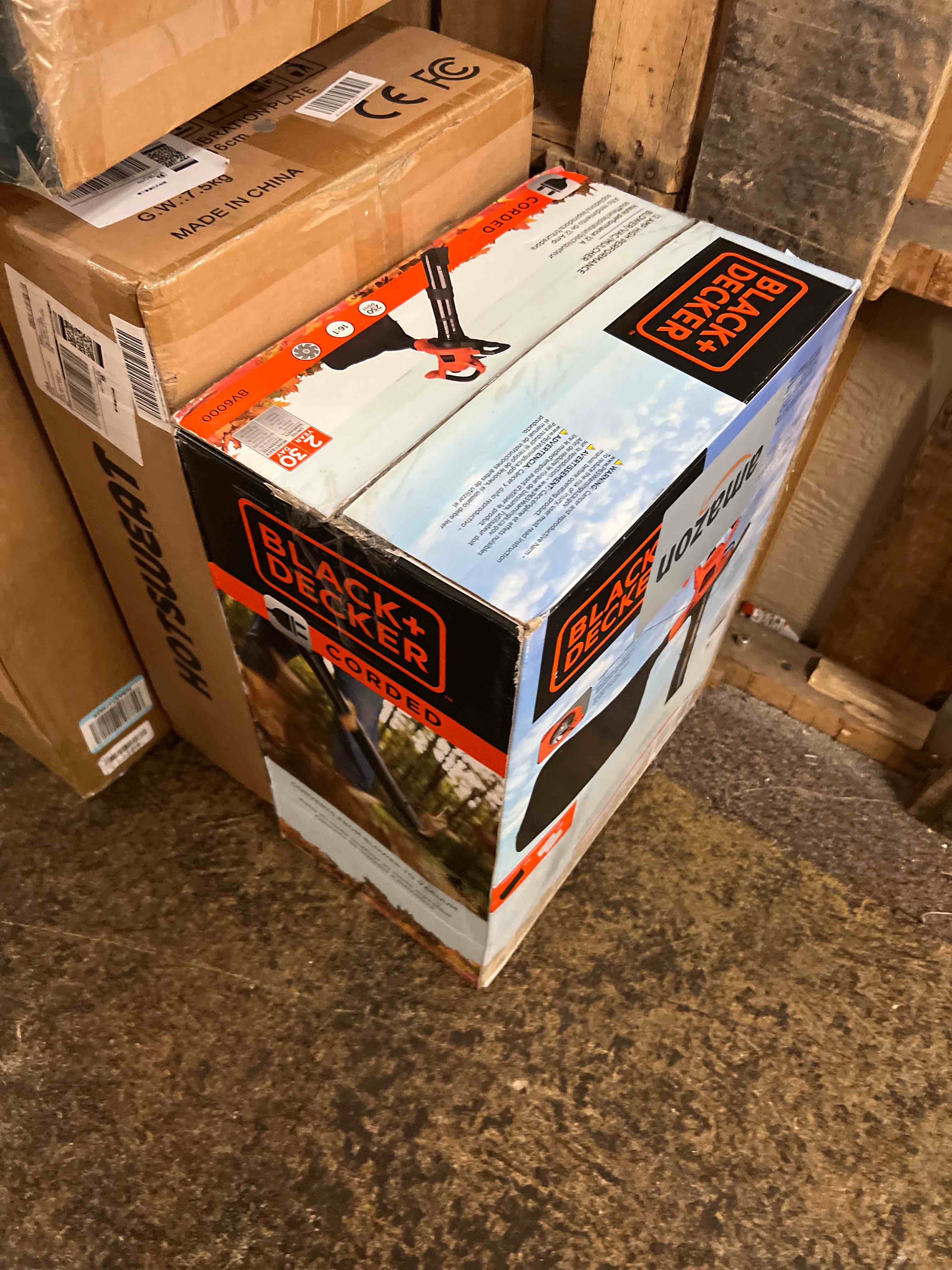 https://s3.amazonaws.com/lotting-images-prod/phillipi/TEA1802244_1757434164859.jpeg