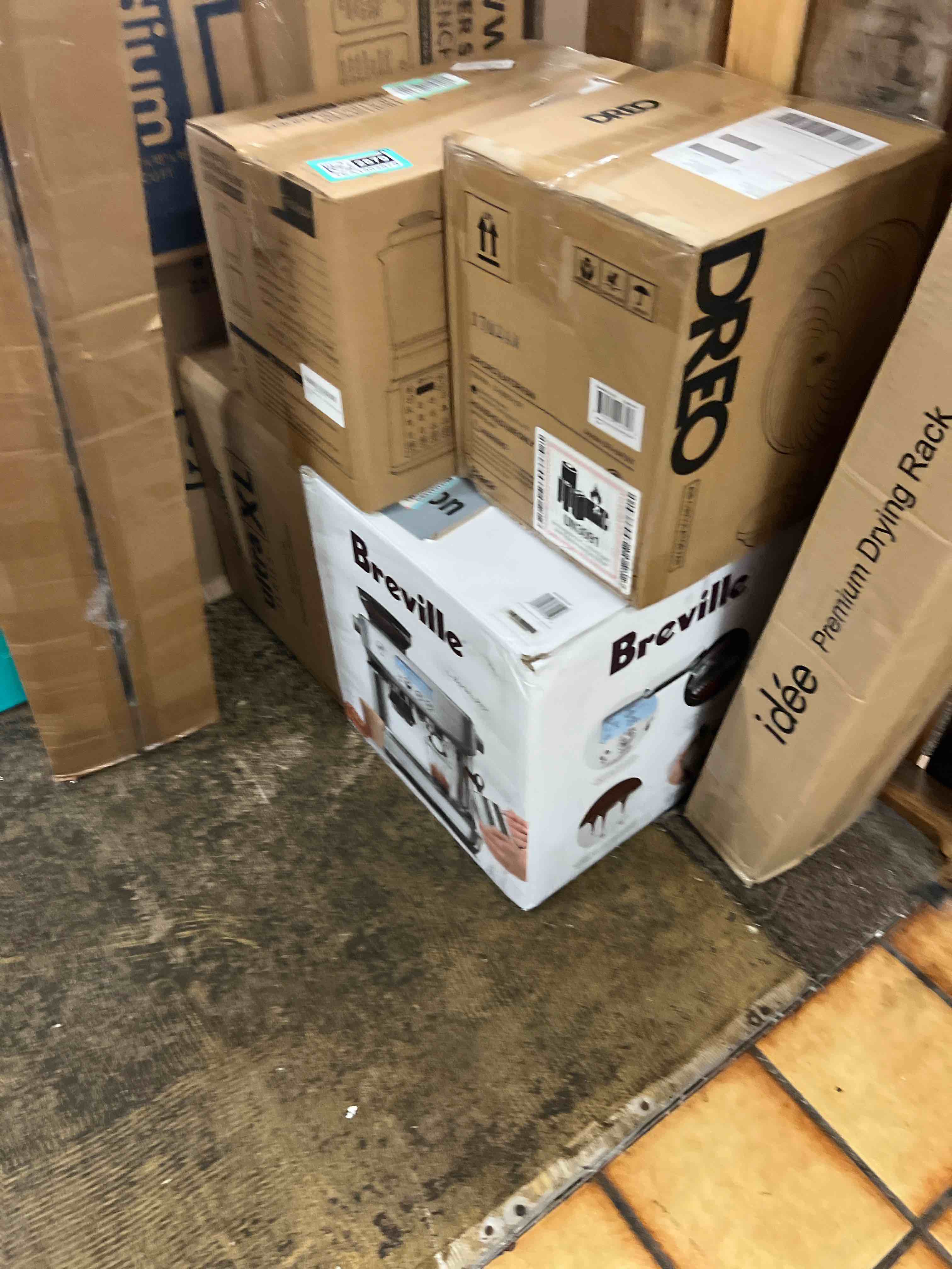 https://s3.amazonaws.com/lotting-images-prod/phillipi/TEA1802878_1758593399096.jpeg