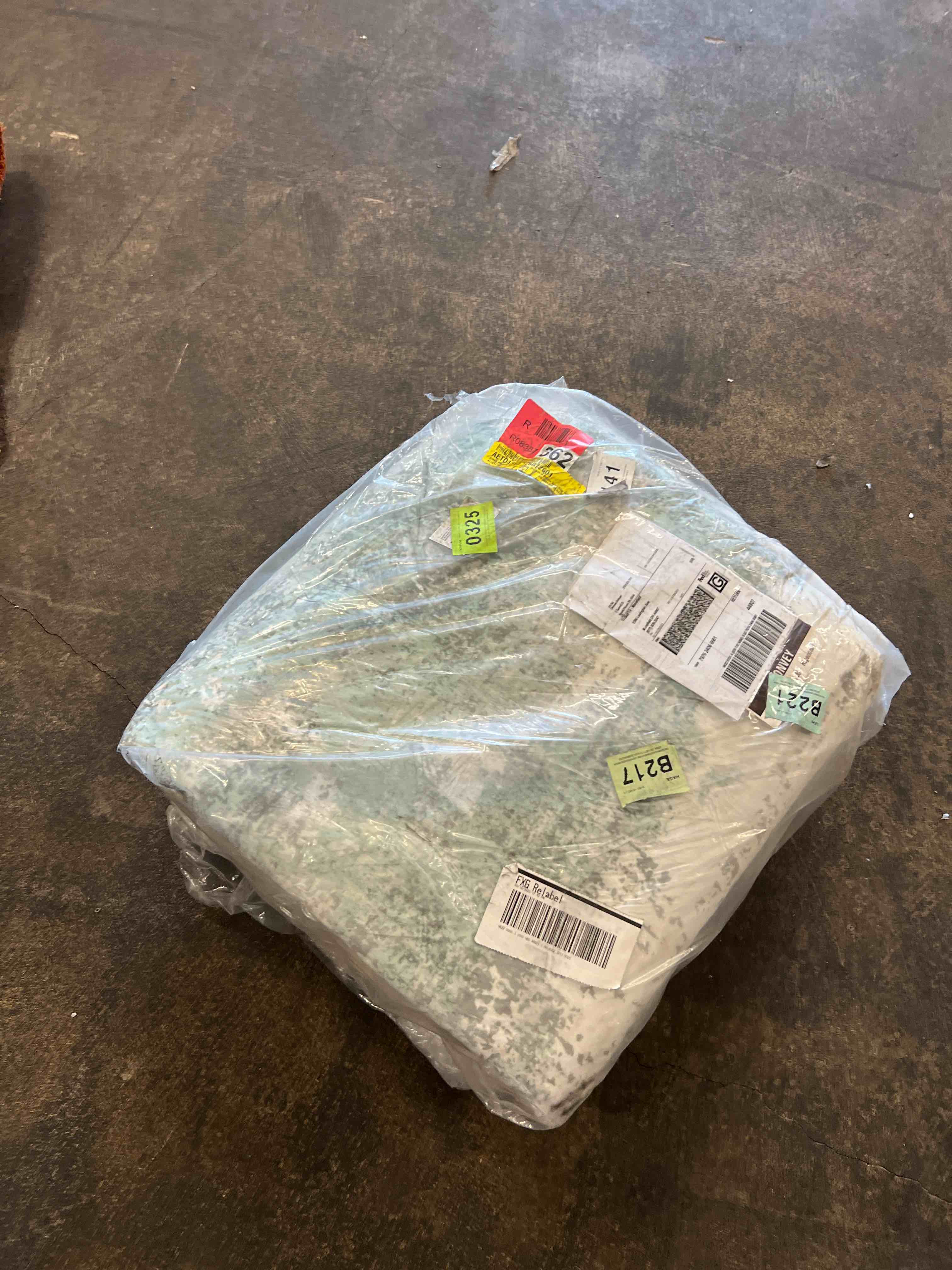 https://s3.amazonaws.com/lotting-images-prod/phillipi/TEA1803473_1759950093729.jpeg