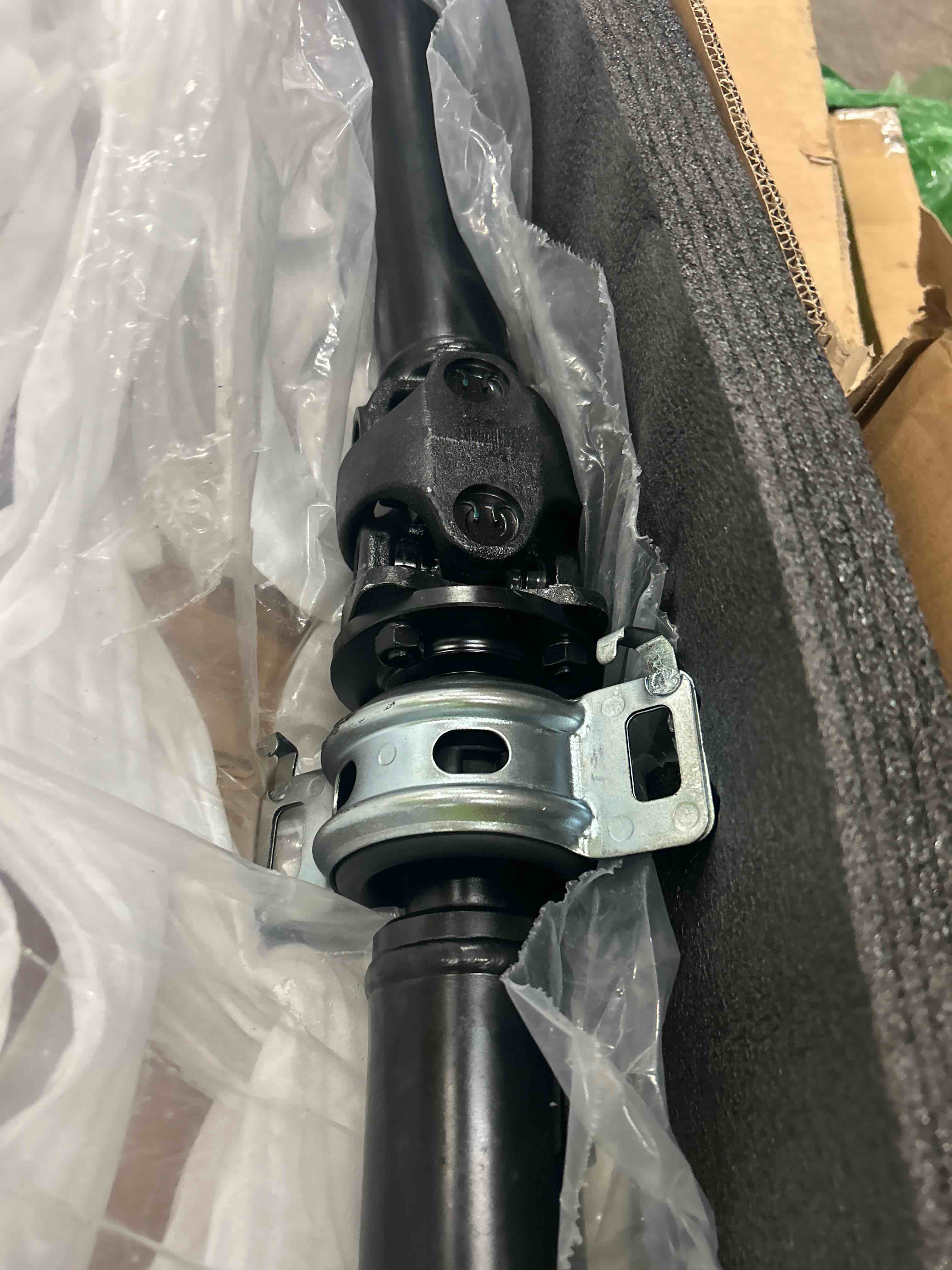 Condition photo showing New/Like New for SCITOO?70.57" Steel Rear Driveshaft Assembly Drive Shaft Prop Shaft For Toyota for TUNDRA 2000-2004 4.7L, 4WD,OE# 936-716 936716 655009 65-5009 3710034051 3710034050 4343060082 SK936716