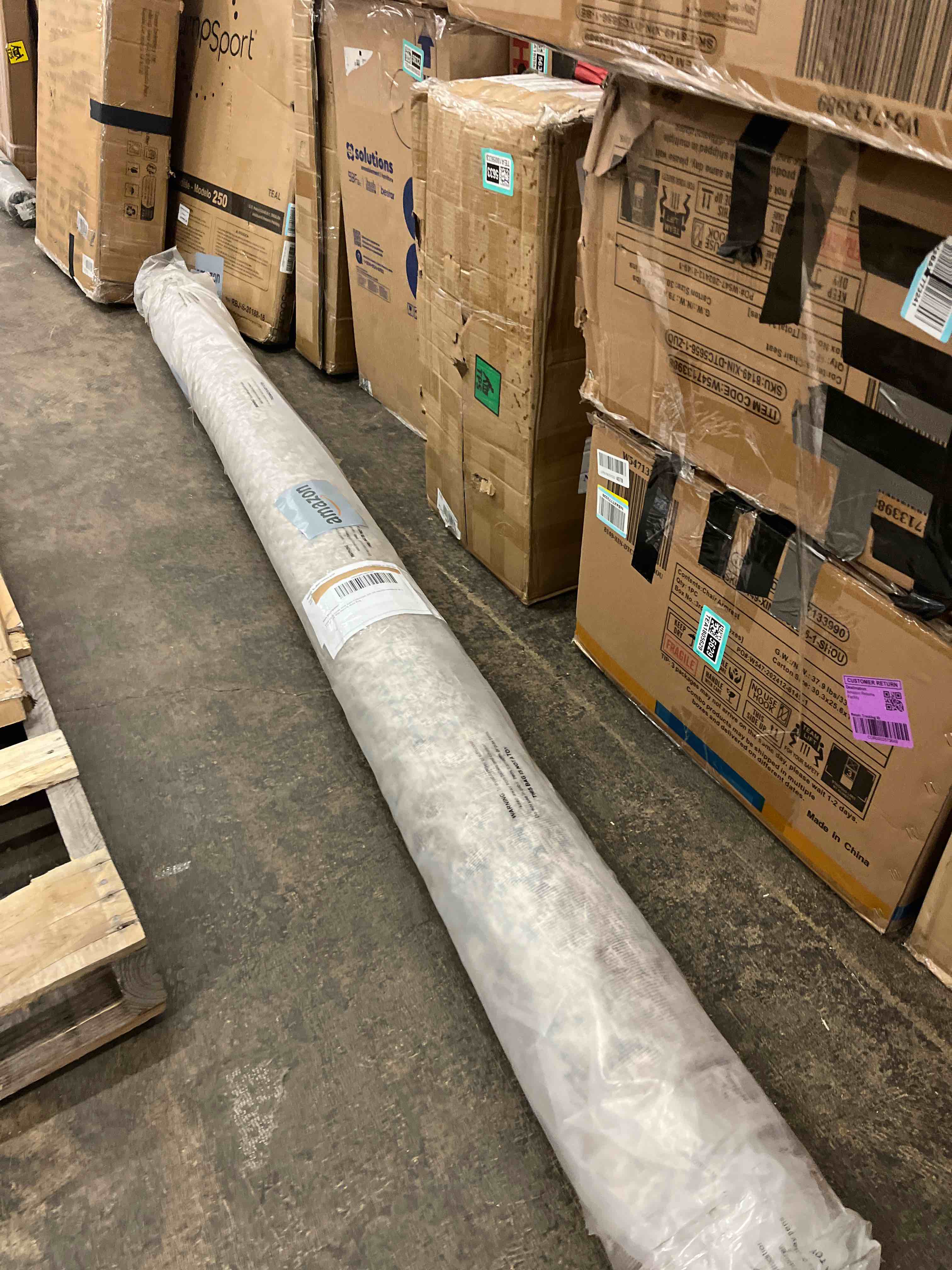 Condition photo showing New/Like New for Loloi Chris Loves Julia Jules Collection JUL-09 Ink/Terracotta 8'-6'' x 11'-6'', .13" Pile Height, Area Rug