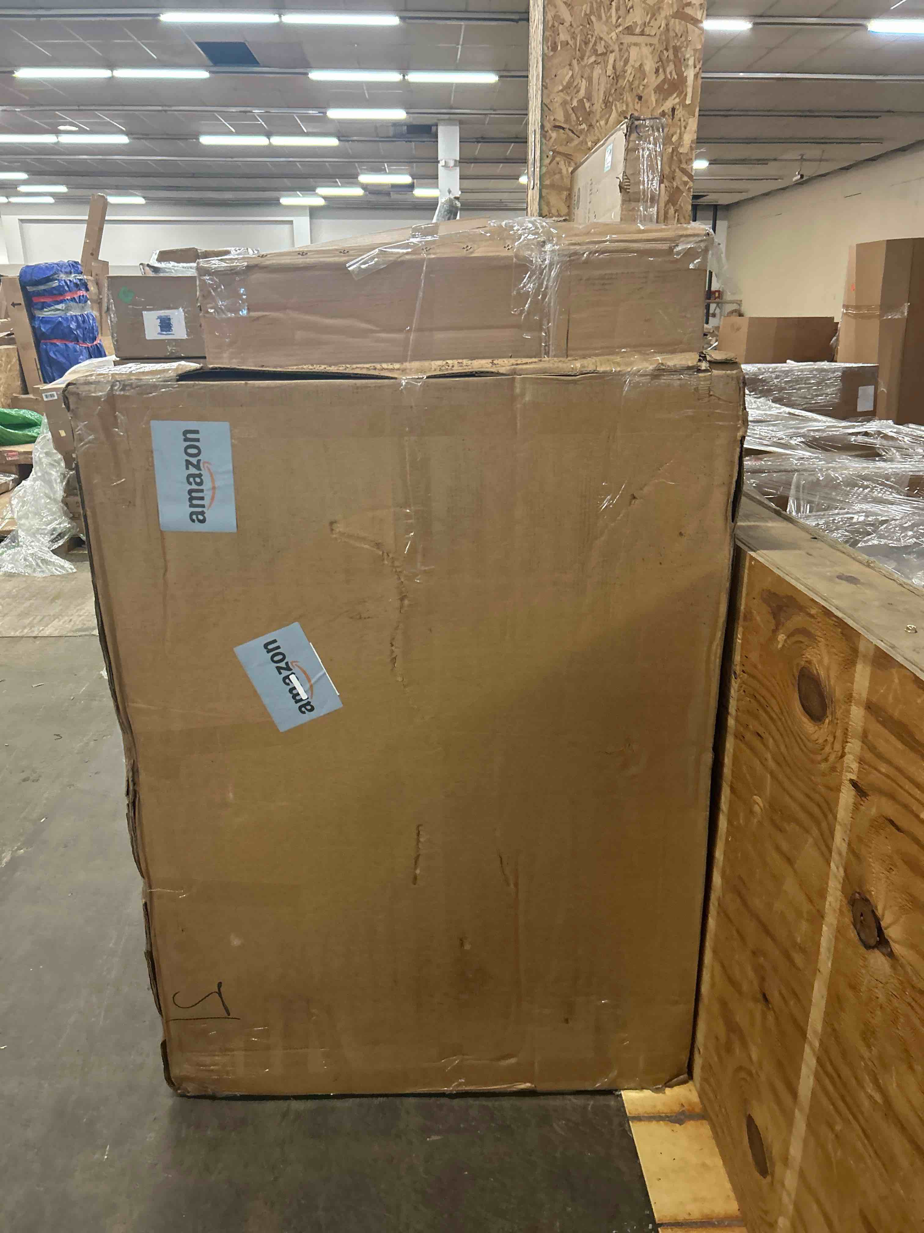 Condition photo showing New/Like New for DreamLine SlimLine 30 in. D x 60 in. W x 2 3/4 in. H Right Drain Single Threshold Shower Base in White, DLT-1130602