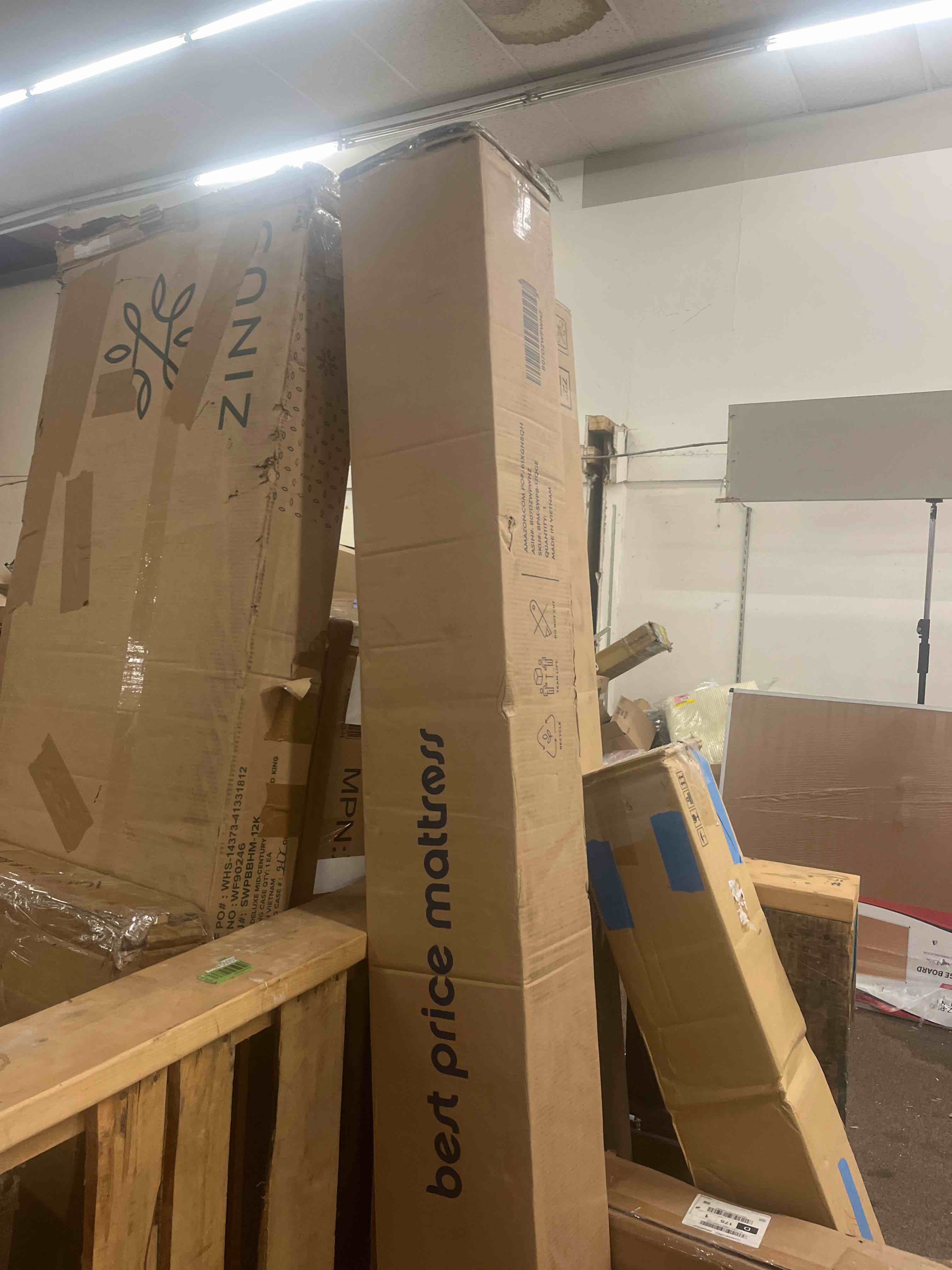 Condition photo showing New/Like New for Mellow Naturalista Grand - 12 Inch Solid Wood Platform Bed with Wooden Slats - No Box Spring Needed - Queen (Espresso)