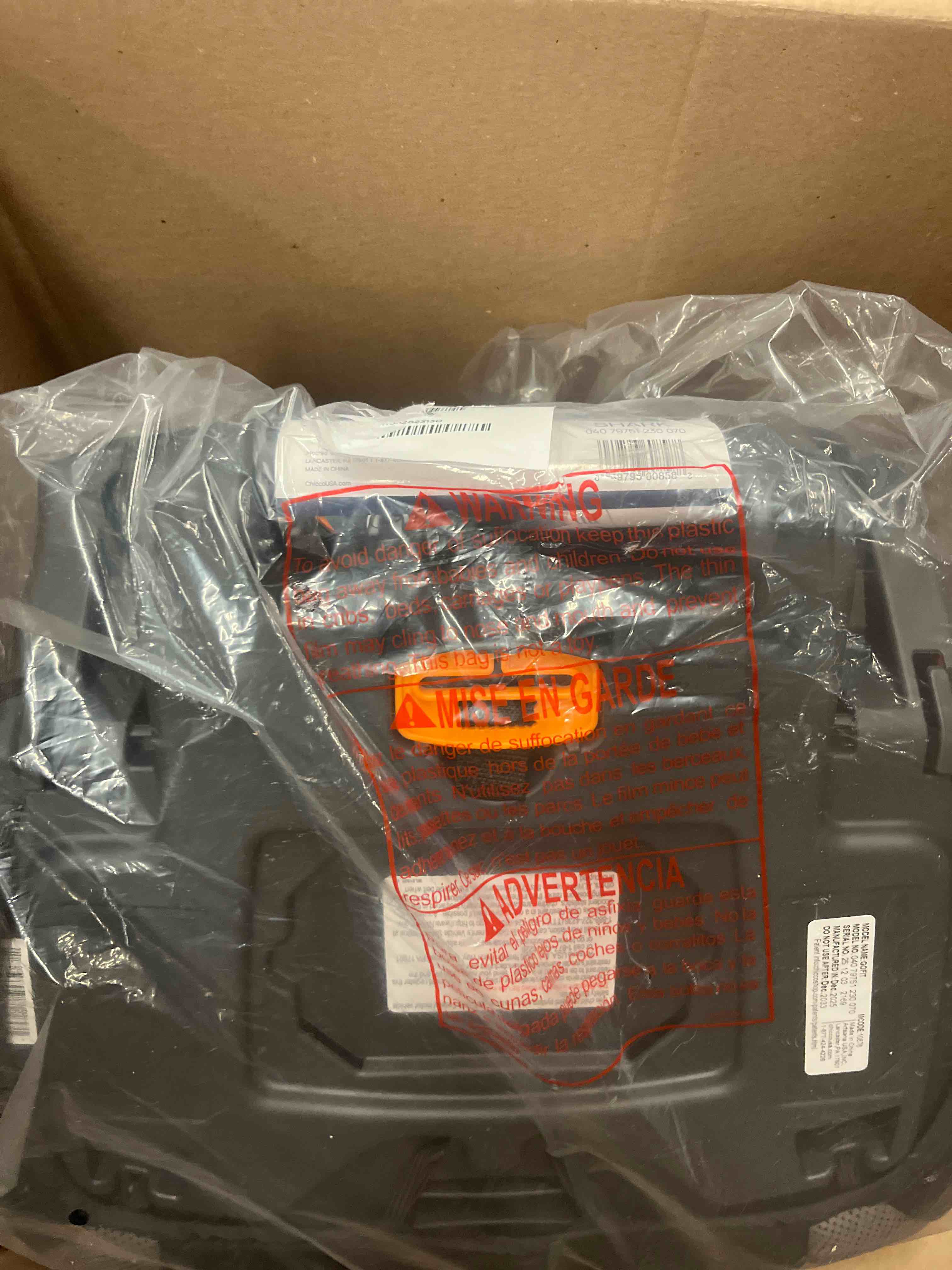 Condition photo showing New/Like New for chicco gofit backless booster car seat - shark (black/grey)