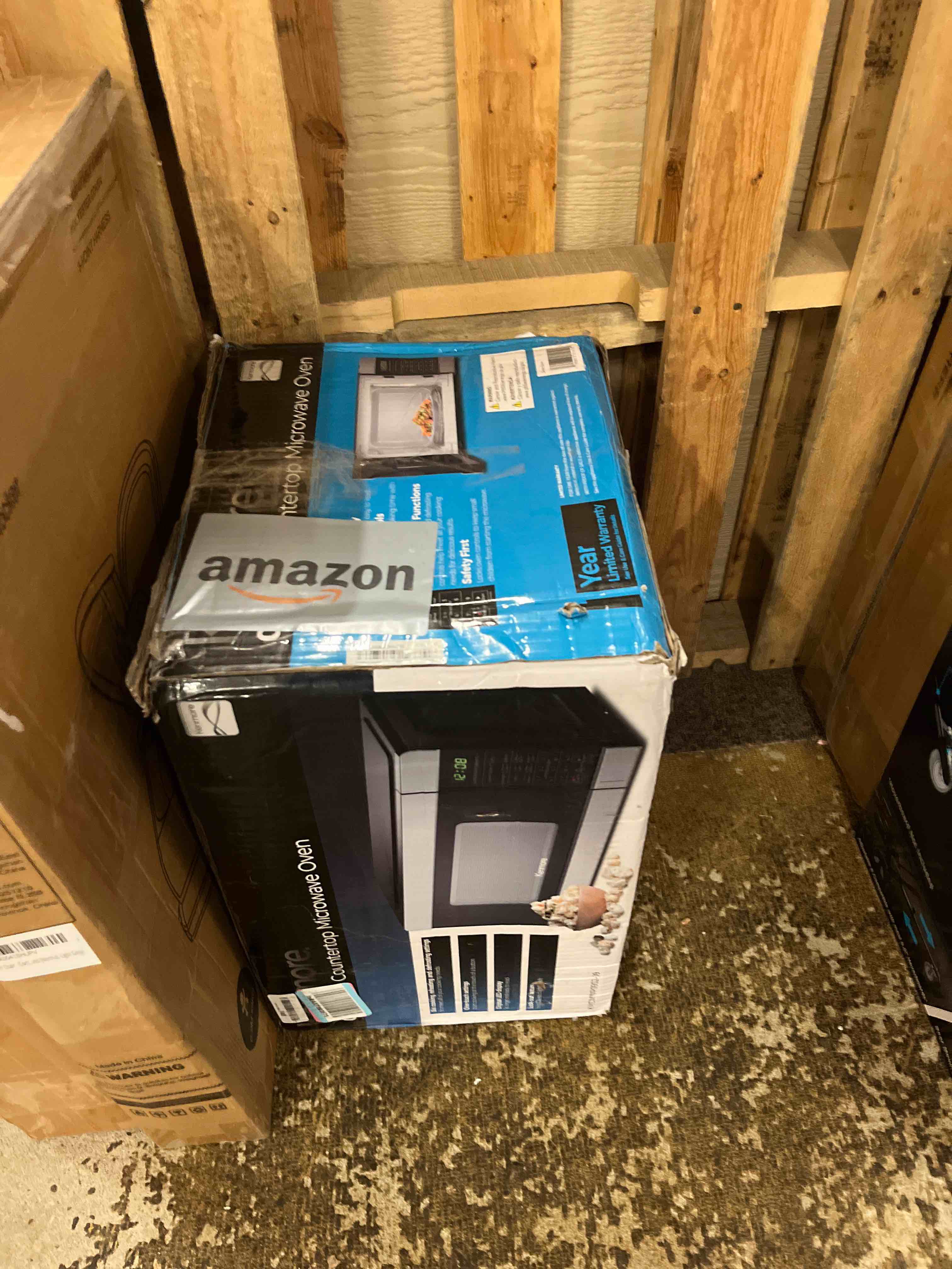 Condition photo showing New/Like New for kenmore counter top microwave