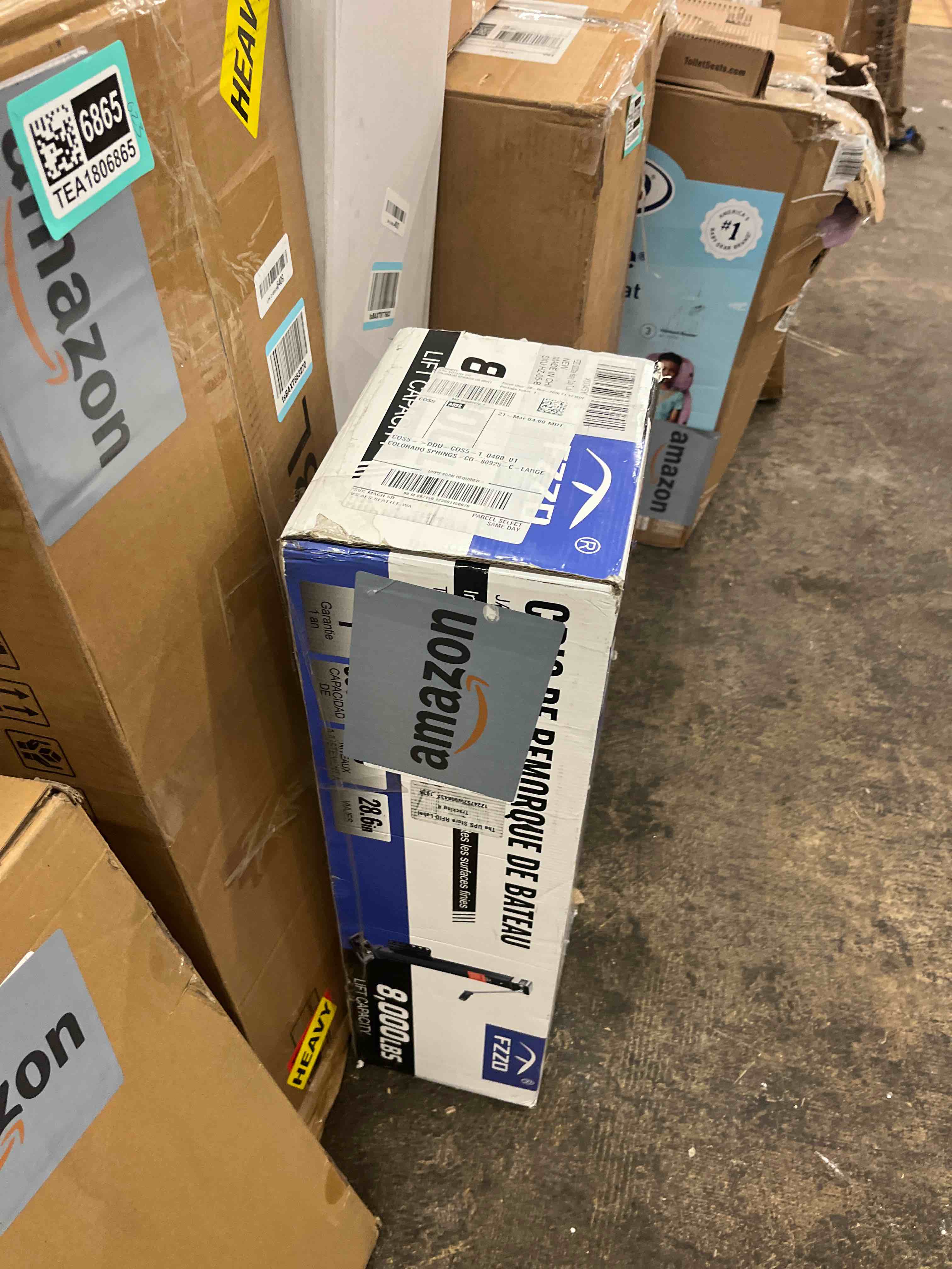 Condition photo showing New/Like New for 8000 lbs heavy duty trailer jack, 28.6" vertical travel, adjustable drop leg, for utility trailers, yacht trailers, boat trailer jacks,black