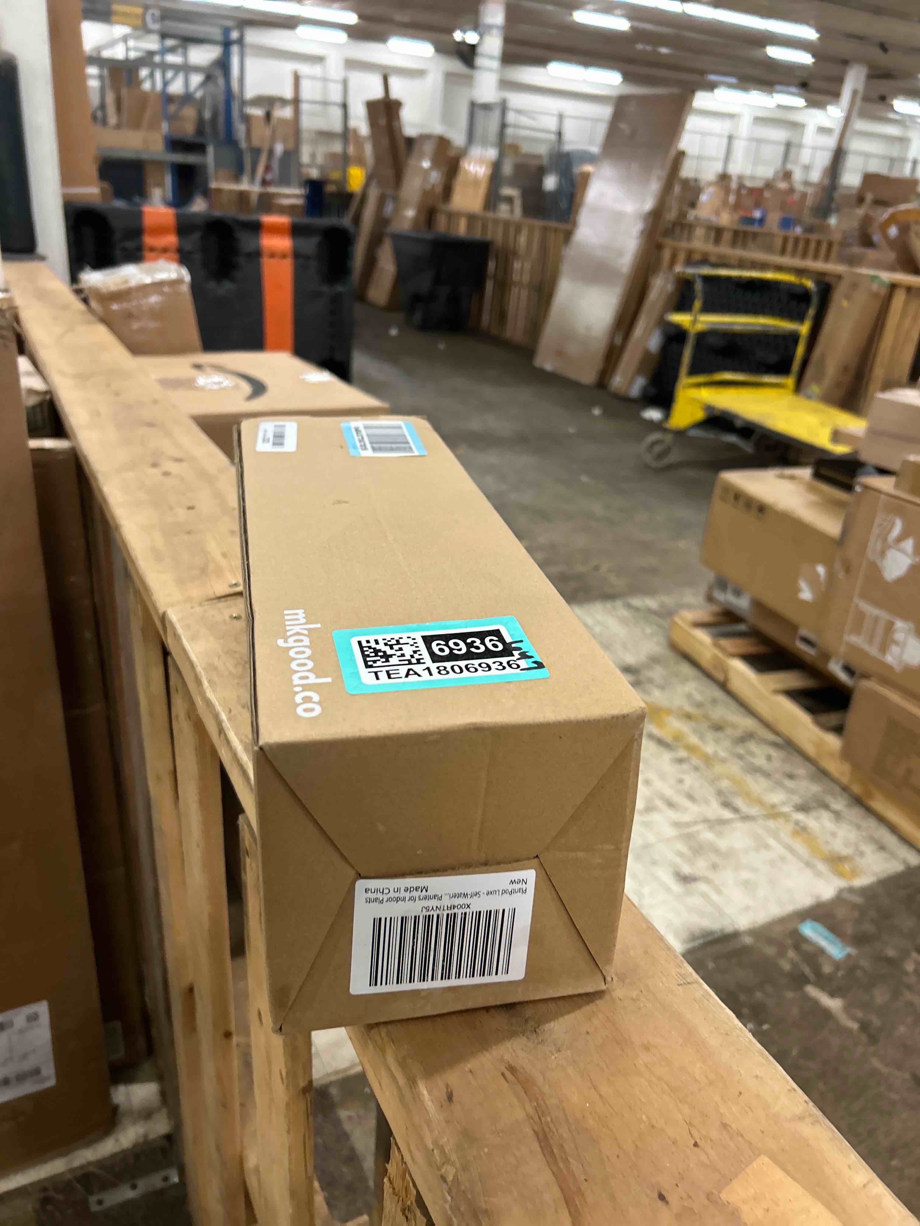 Condition photo showing New/Like New for make good plantpod luxe - self-watering wall planters (set of 6) - easy to water and install - lightweight - design your own vertical garden - wall planters for indoor plants