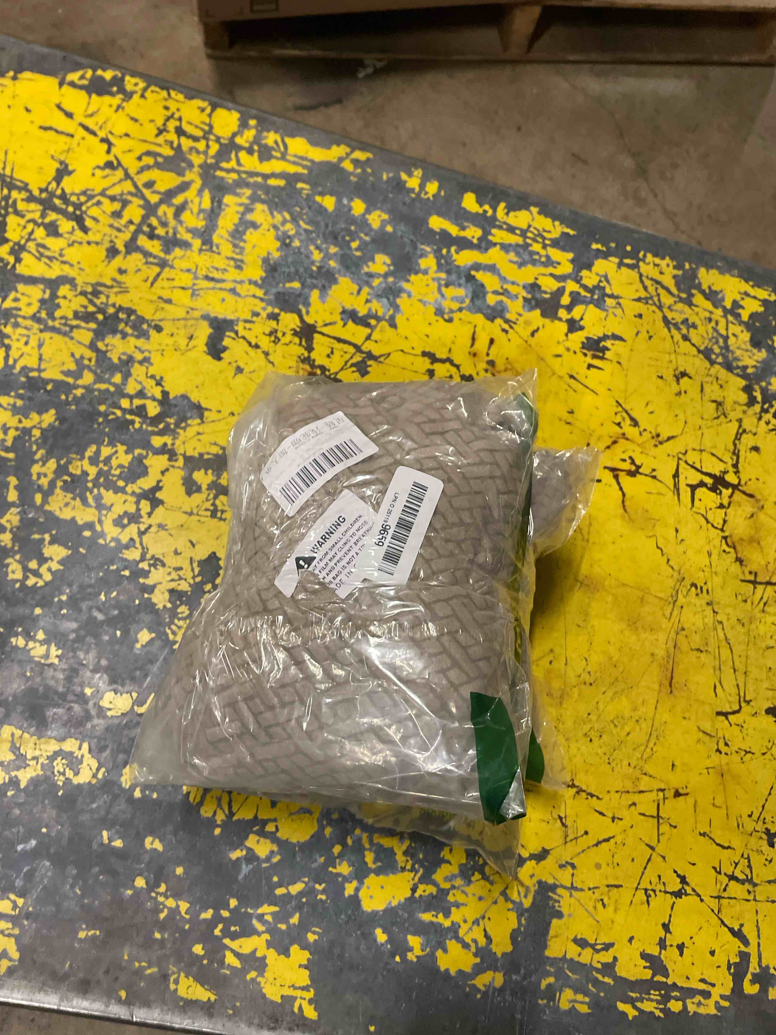 https://s3.amazonaws.com/lotting-images-prod/phillipi/TEA1807445_1759636214893.jpeg