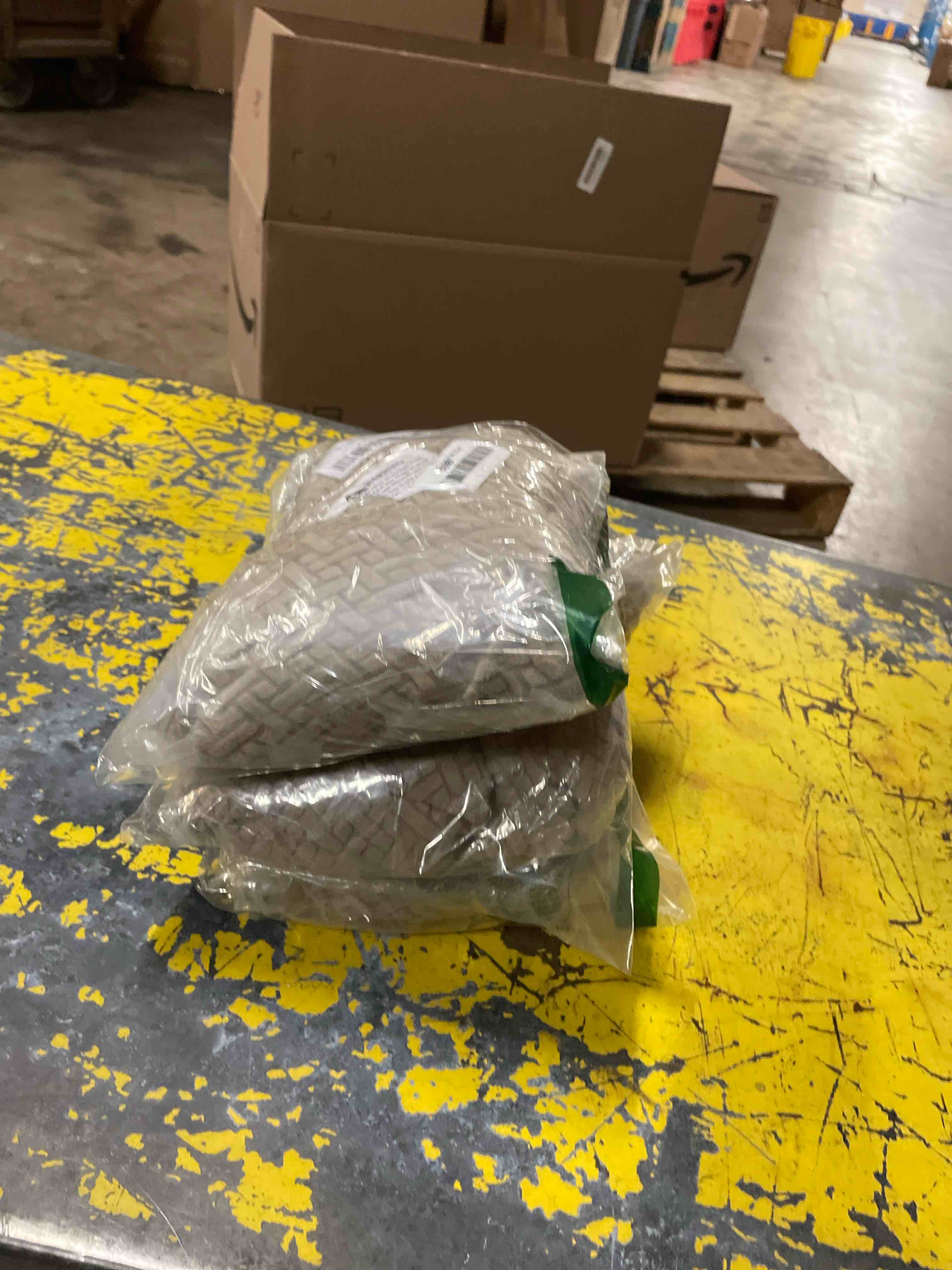 https://s3.amazonaws.com/lotting-images-prod/phillipi/TEA1807445_1759636216509.jpeg
