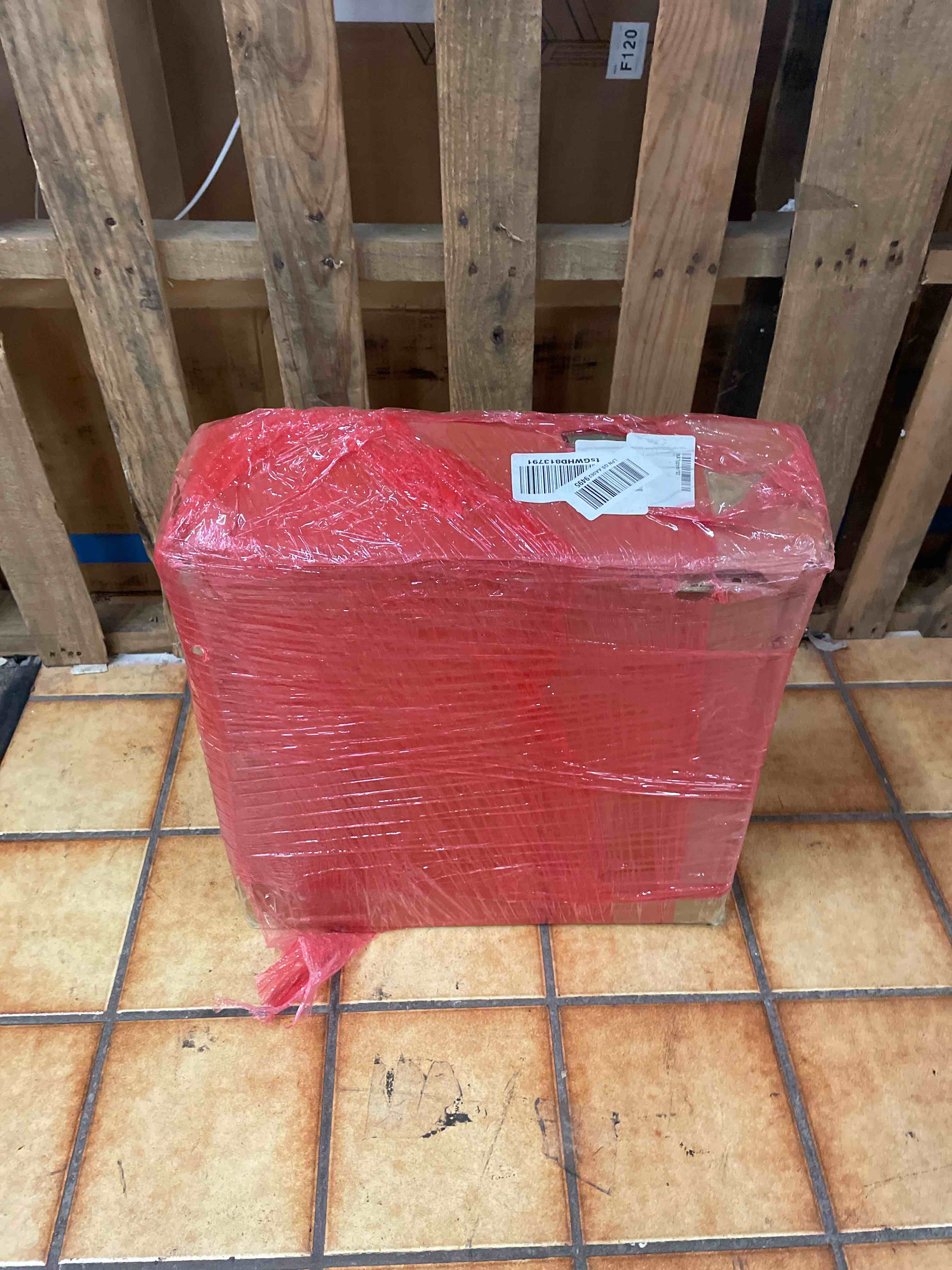https://s3.amazonaws.com/lotting-images-prod/phillipi/TEA1807765_1760483921789.jpeg