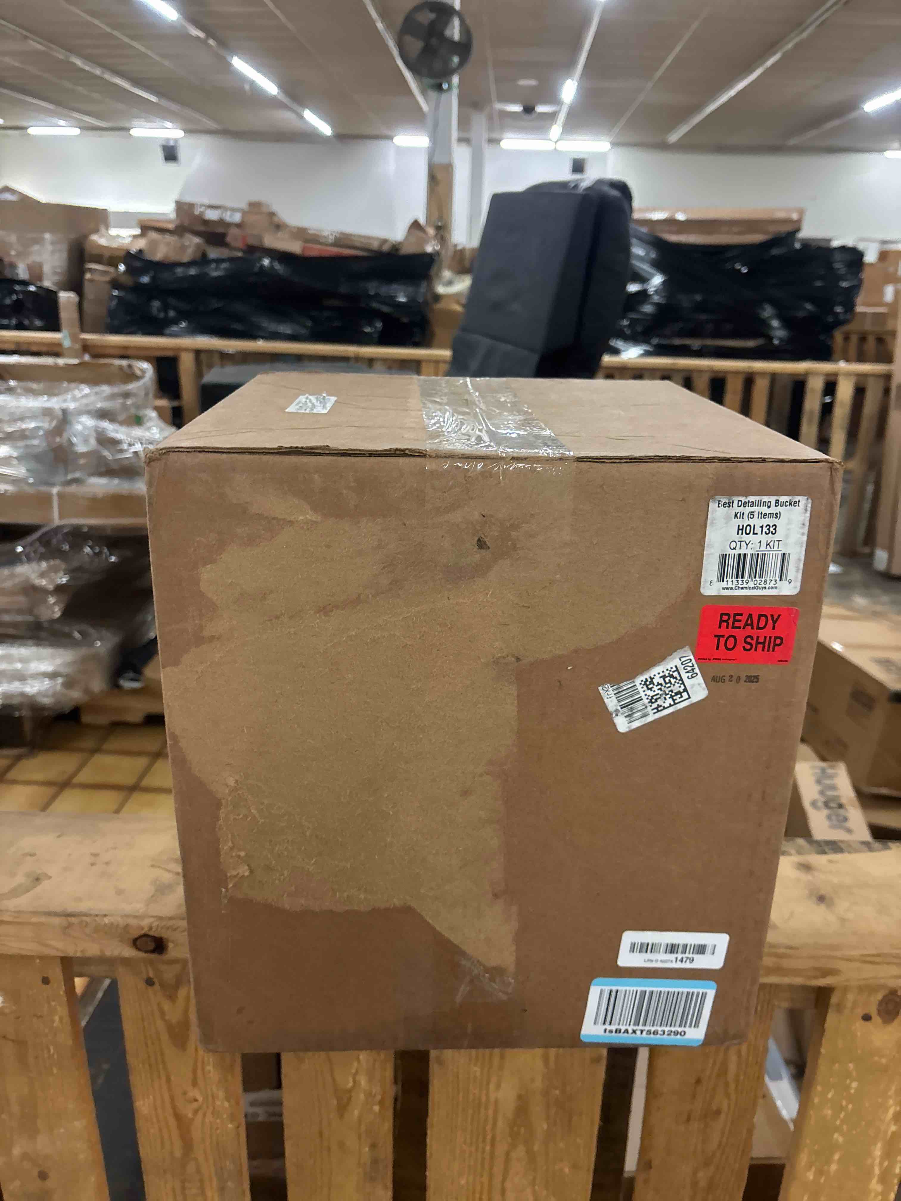 Condition photo showing New/Like New for Chemical Guys HOL133 Ultimate Scratch-Free Detailing Bucket And Accessories Car Wash Kit 16 fl. oz