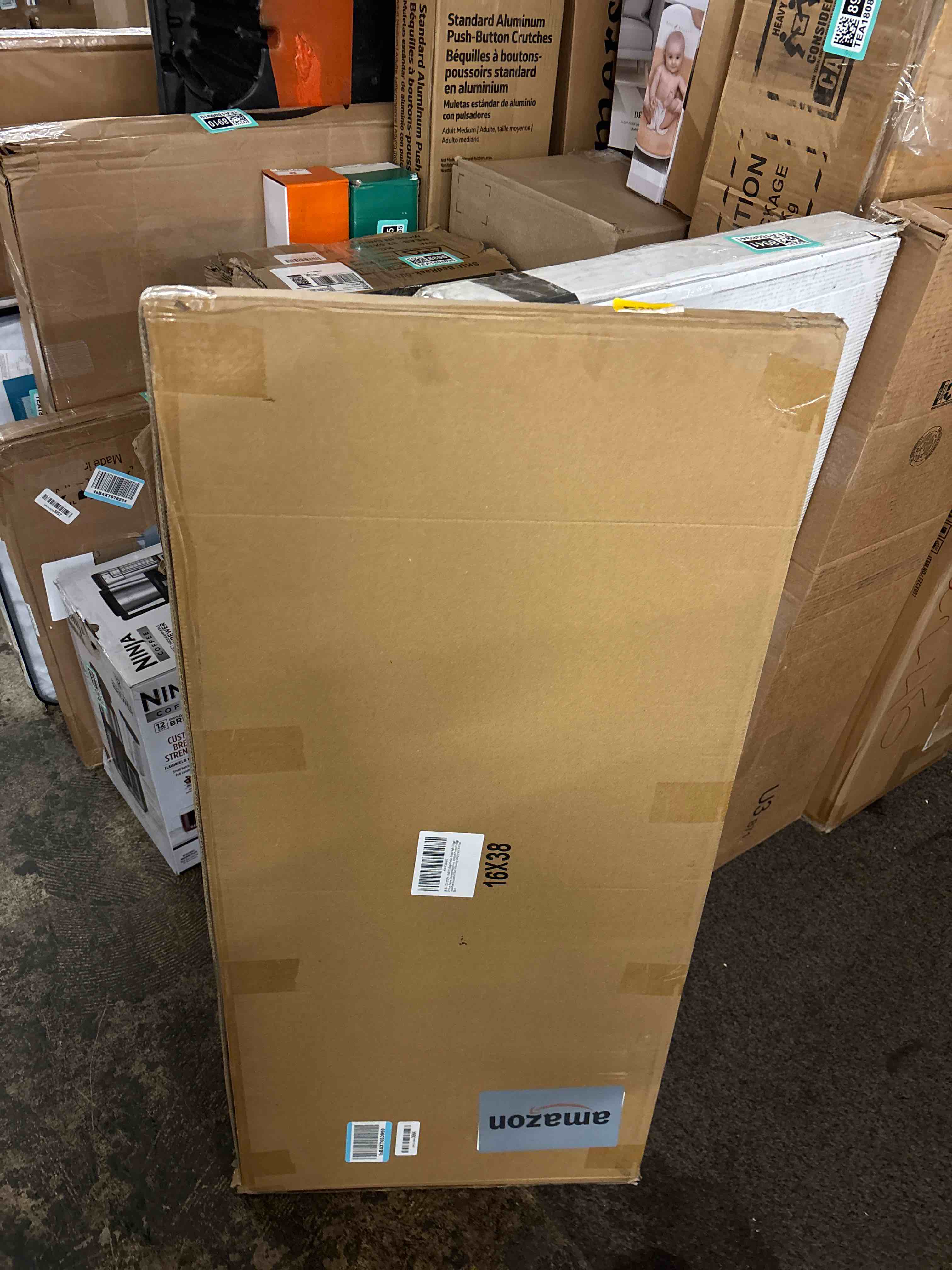 Condition photo showing New/Like New for 16x38 Collage Picture Frame 4x6 Collage Frame Displays twenty 4x6 inch Photos Available Horizontal Wall Mounting Display and Vertical Black Black 16x38?4x6 opening?