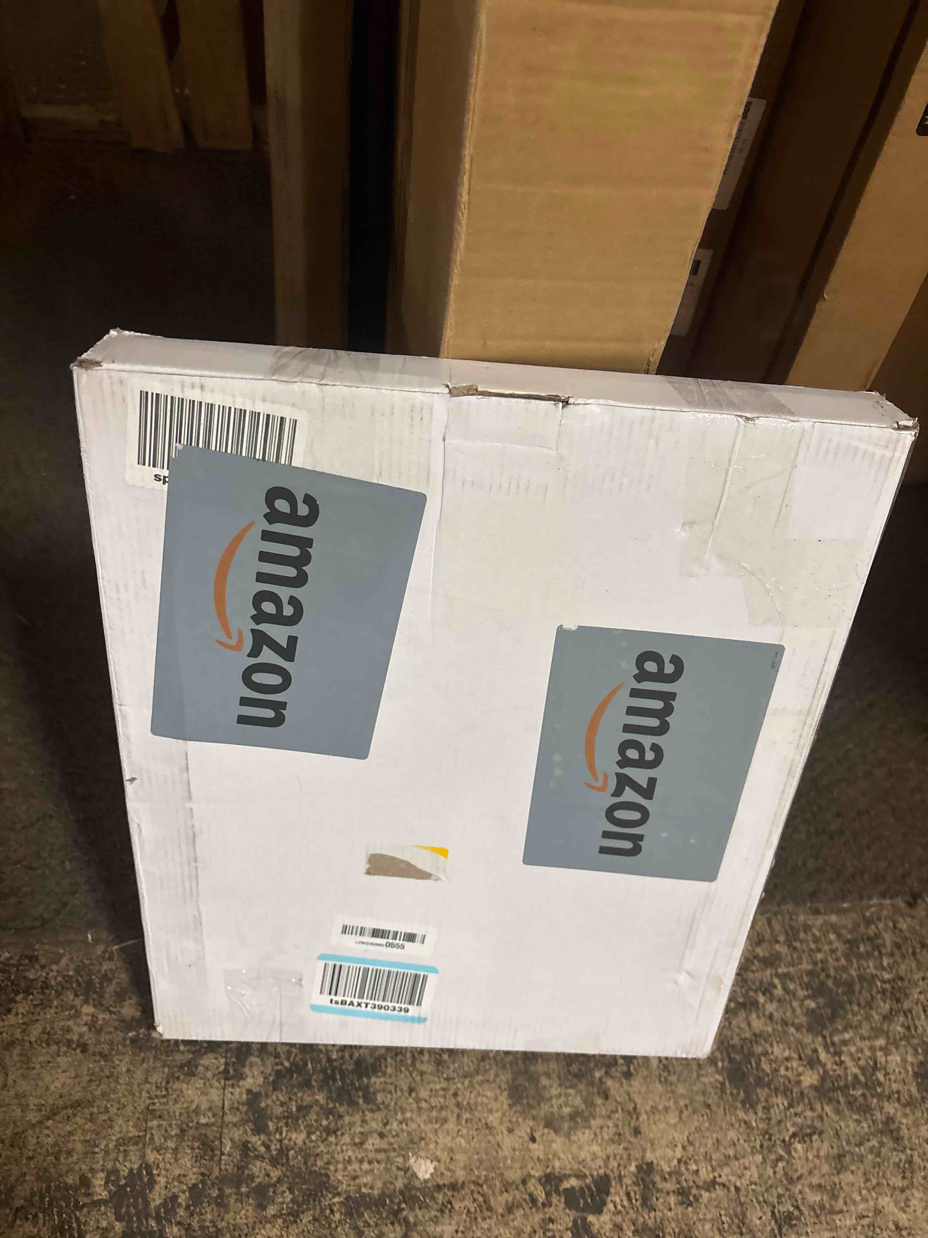 Condition photo showing New/Like New for Large Dog Door, Magnetic Door for Pets up to 100 lb, 16.9" × 13.9" Doggie Door, Suitable for Interior & Exterior Doors