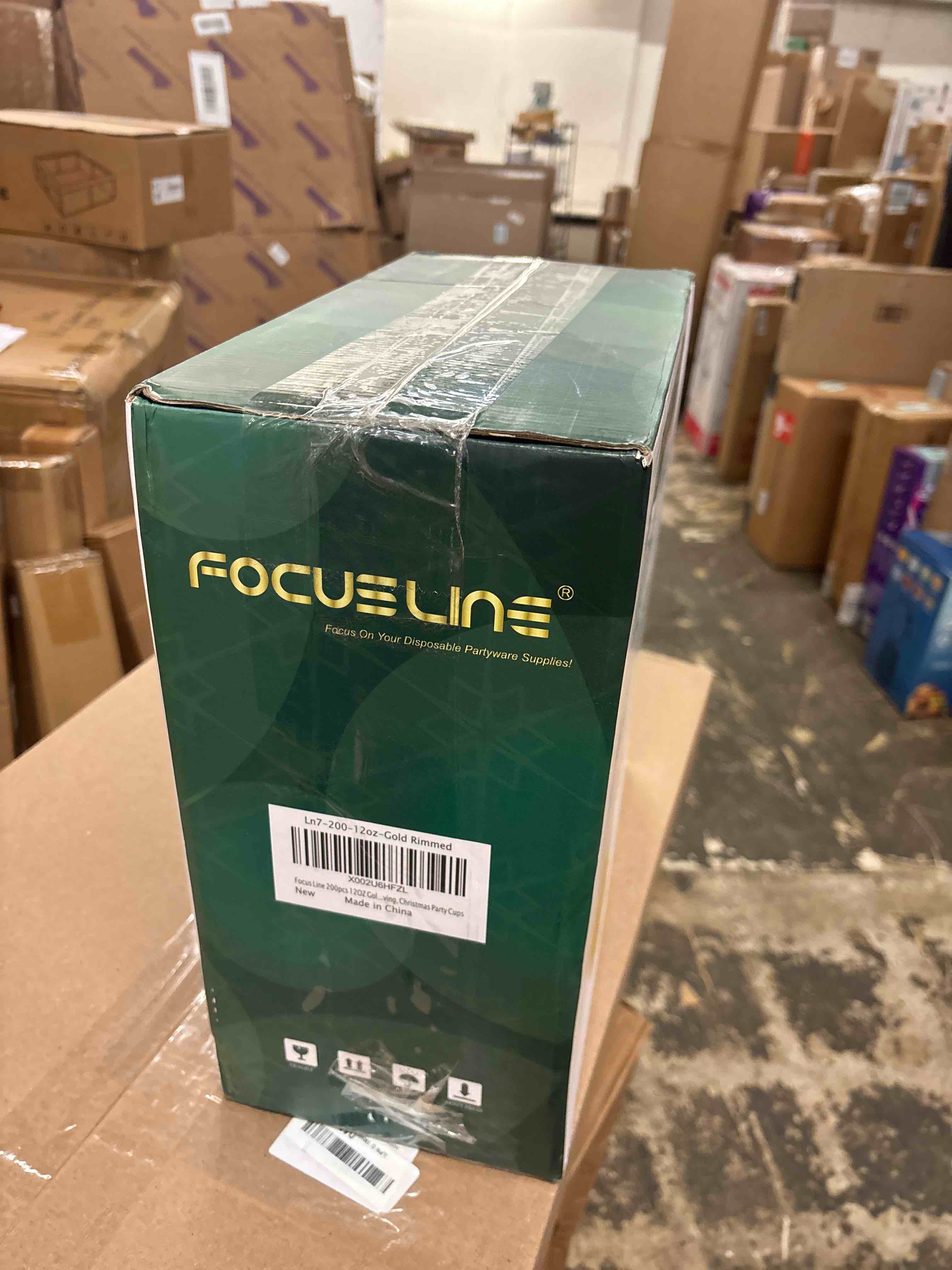 Condition photo showing New/Like New for FOCUSLINE 200 Pack 12 oz Gold Rimmed Plastic Cups, Clear Plastic Cups Tumblers, Heavy-duty & Fancy Disposable Hard Cup 12 Ounce with Gold Rim for Wedding Cup Elegant Party Cups Gold Rimmed Cups
