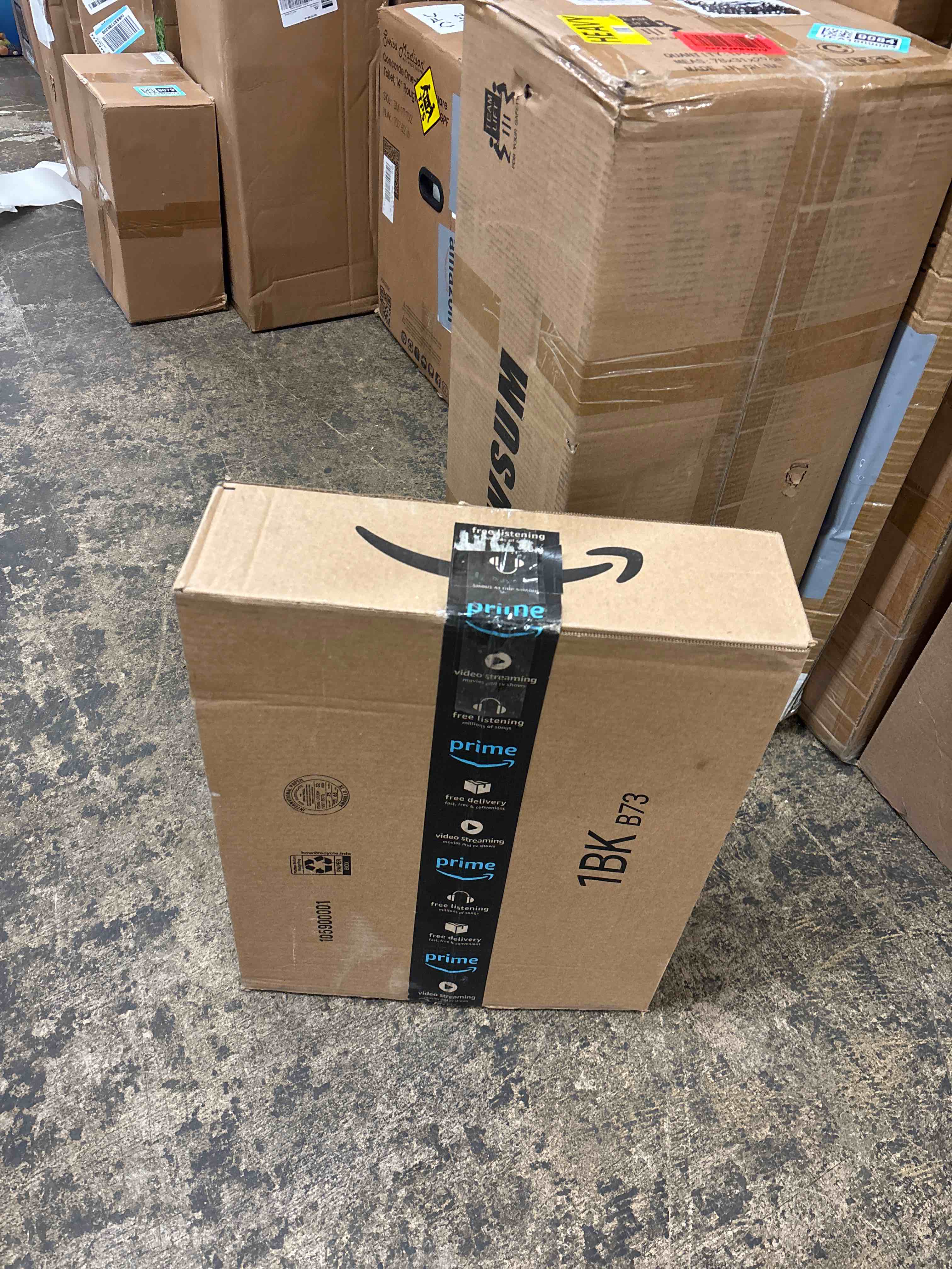 Condition photo showing New/Like New for 12x16 Canvas Floater Frames, Floater Frame for 0.9" Depth Canvas Paintings, Floating Frames for Art Prints Artwork, Floating Frame for Wall Decor (12"x16",Black)