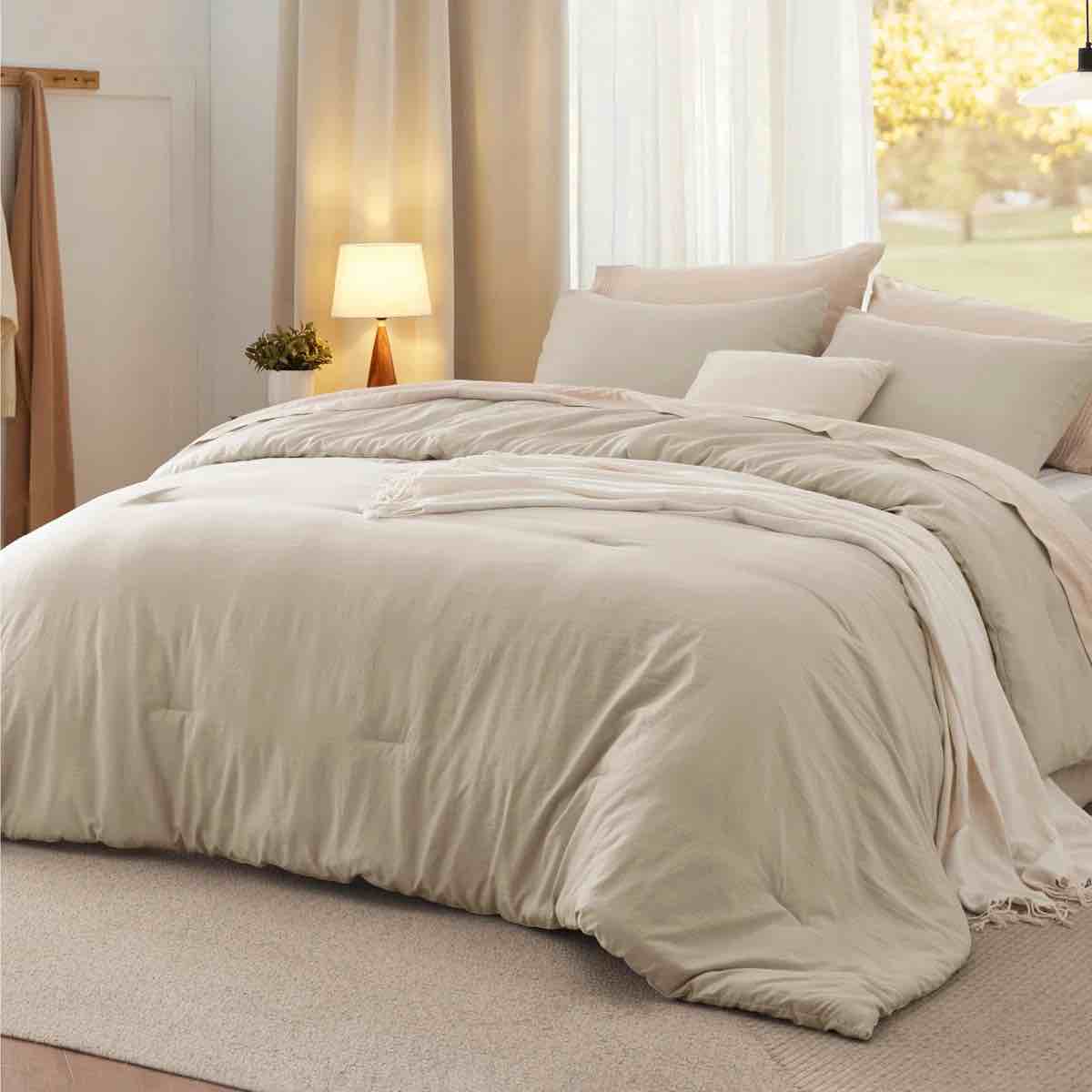 Bedsure Reversible Prewashed Queen Comforter Set