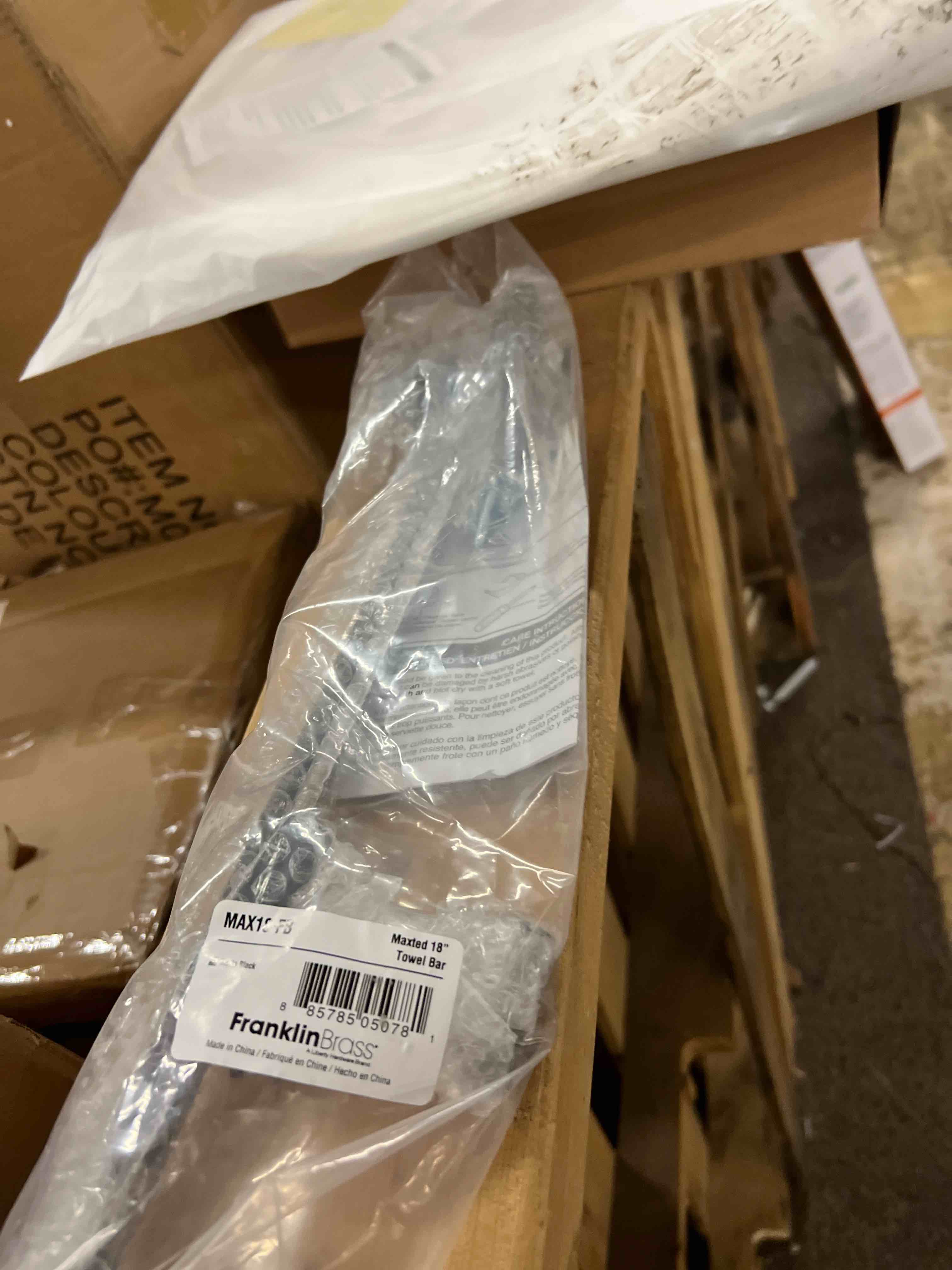 Condition photo showing New/Like New for Franklin Brass MAX18-FB Maxted 18" Towel Bar in Matte Black