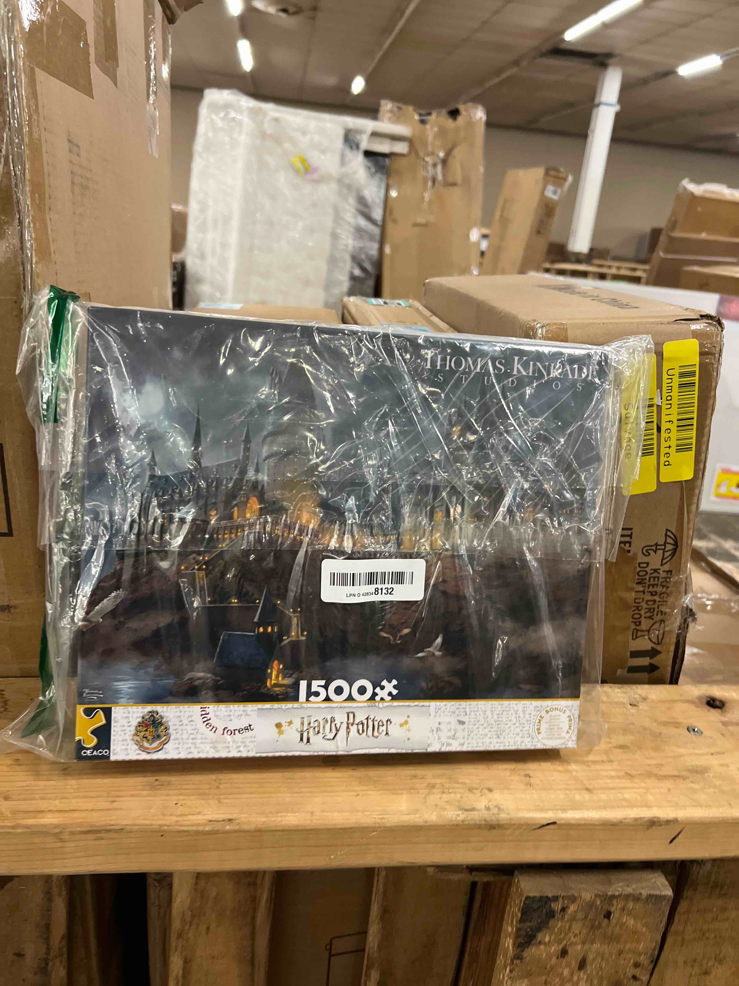 Condition photo showing New/Like New for Ceaco Hogwart s Castle (Thomas Kinkade/WB) 1500 Piece Interlocking Jigsaw Puzzle