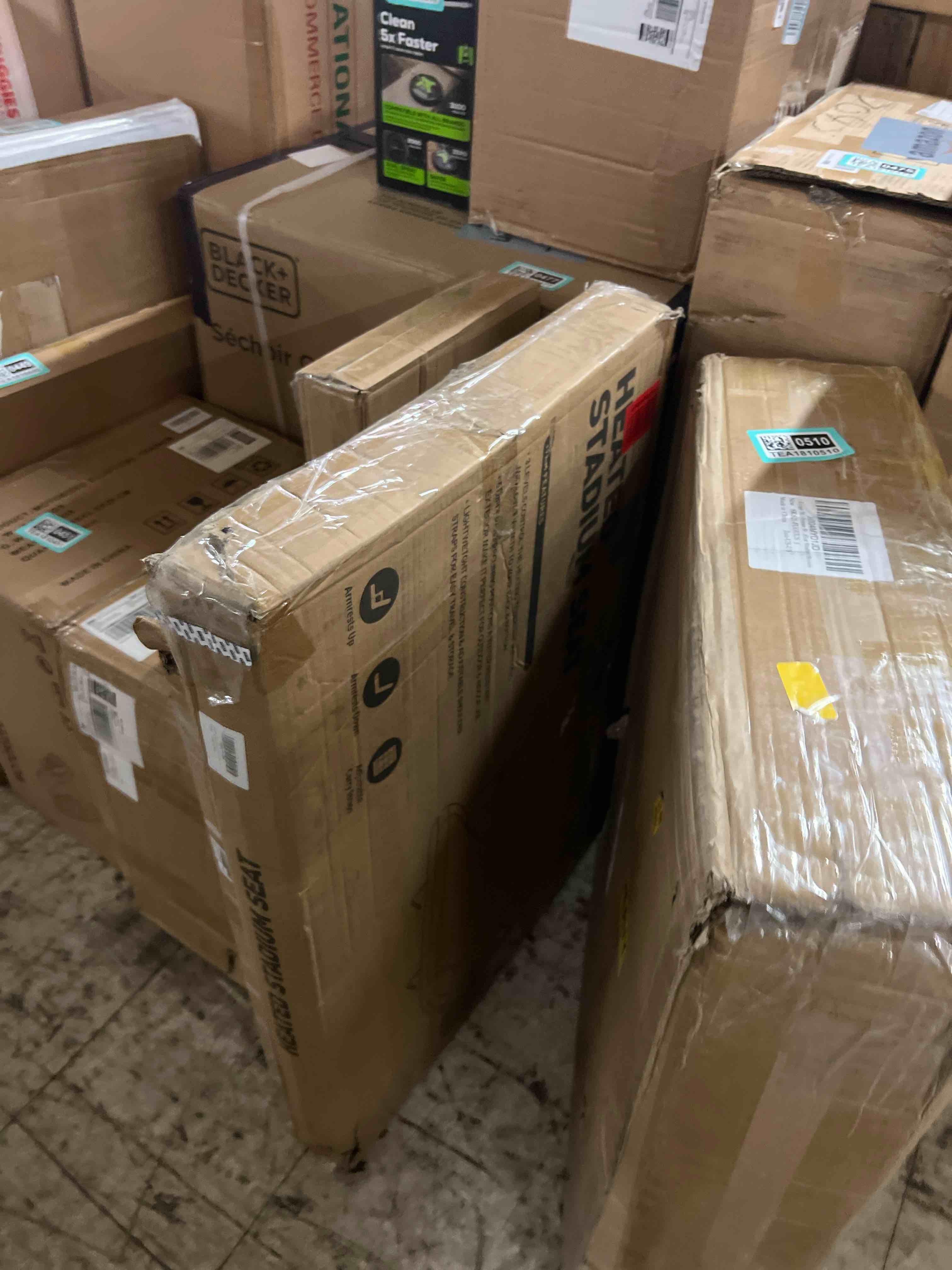 Condition photo showing New/Like New for HOPERAN Dual-Sided Heated Stadium Seats for Bleachers with Back Support, 3 Levels Heating Stadium Seating for Bleachers Seat with Backrest, 5 Pockets Portable Stadium Chair for Outdoor Black 23"