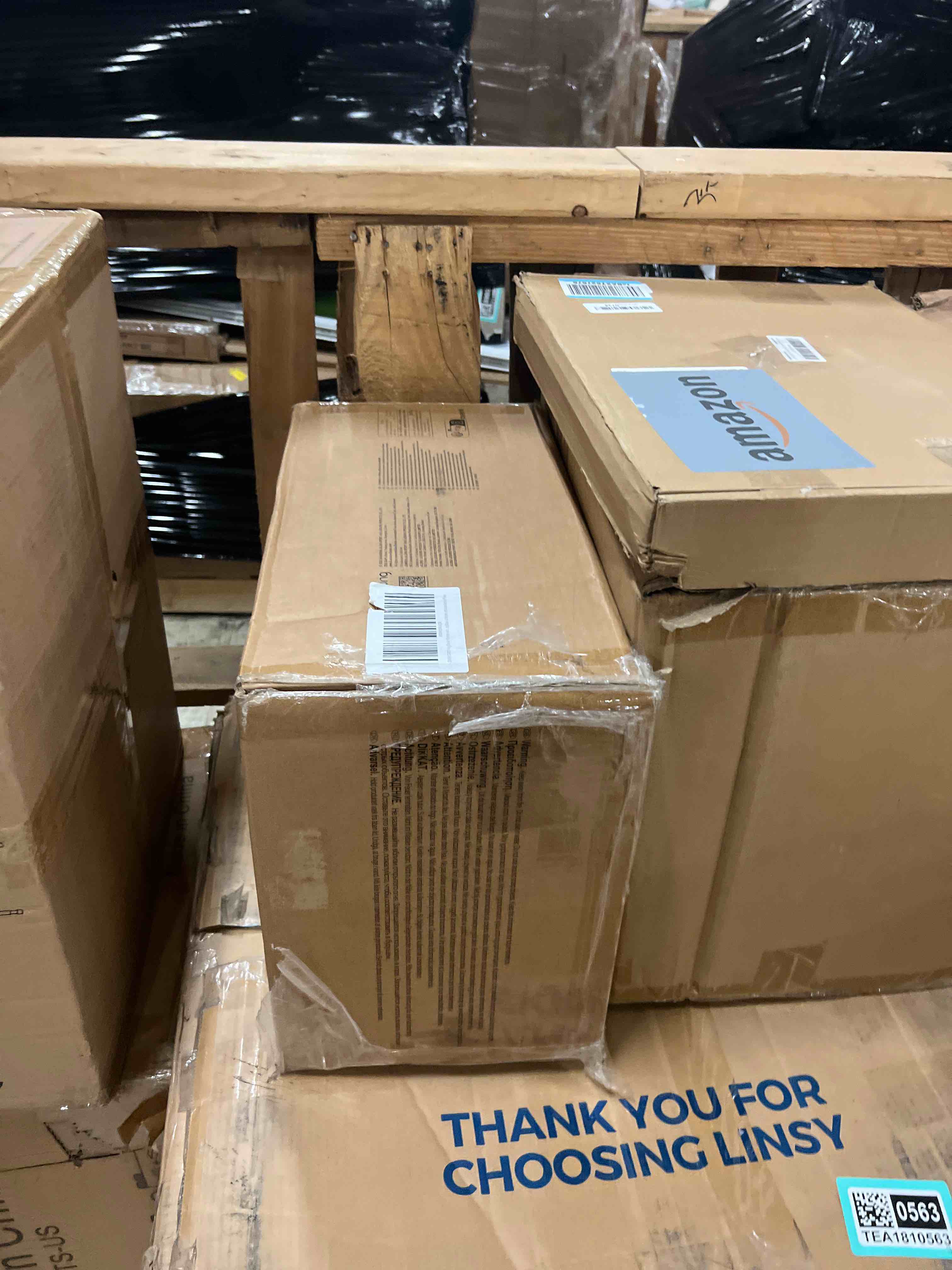 Condition photo showing New/Like New for DIMAR GARDEN King Size Air Mattress with Headboard and Pump,Blow Up Mattress Inflatable Bed with Pillows