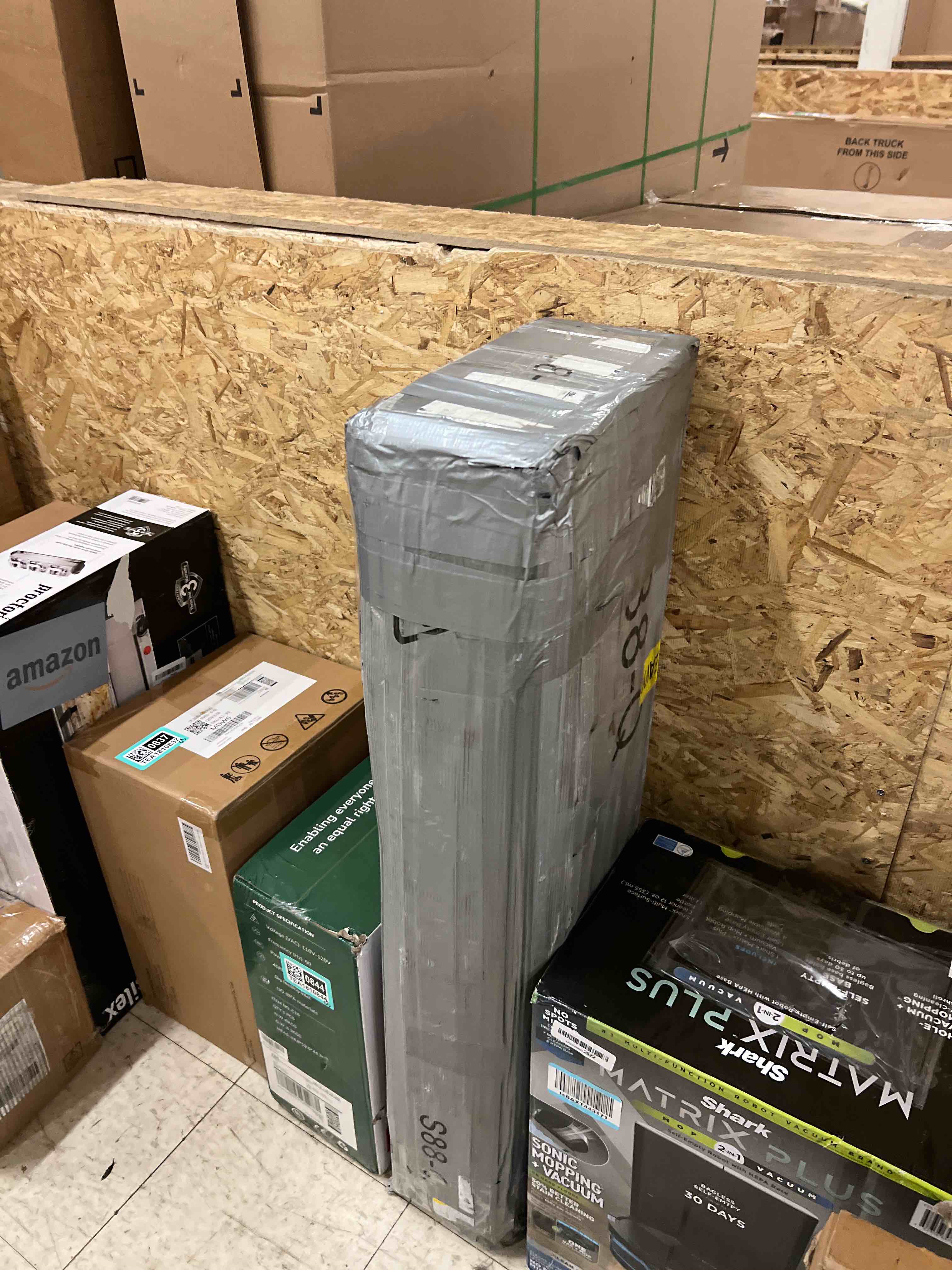 Condition photo showing New/Like New for NEEBIRGELIA Black Metal Bed Frame Queen Size with Headboard and Footboard Single Platform Mattress Base,Metal Tube and Iron-Art Bed?Queen,Black?