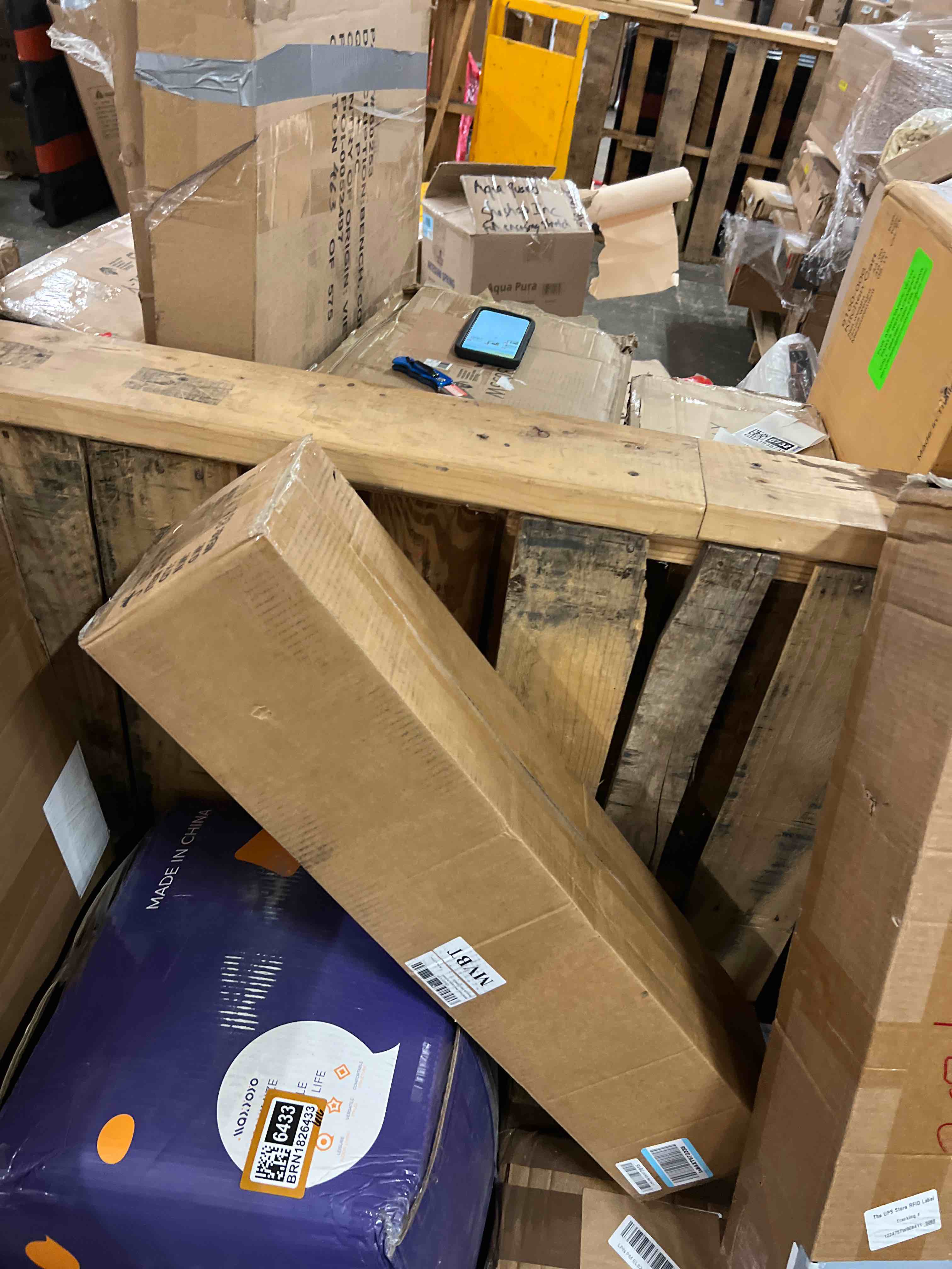 Condition photo showing New/Like New for solar pathway light, 31.5" landscape path lights outdoor waterproof, aluminum driveway lamp solar powered, dusk to dawn walkway lantern 3000k led bollard lighting for patio lawn garden sidewalk