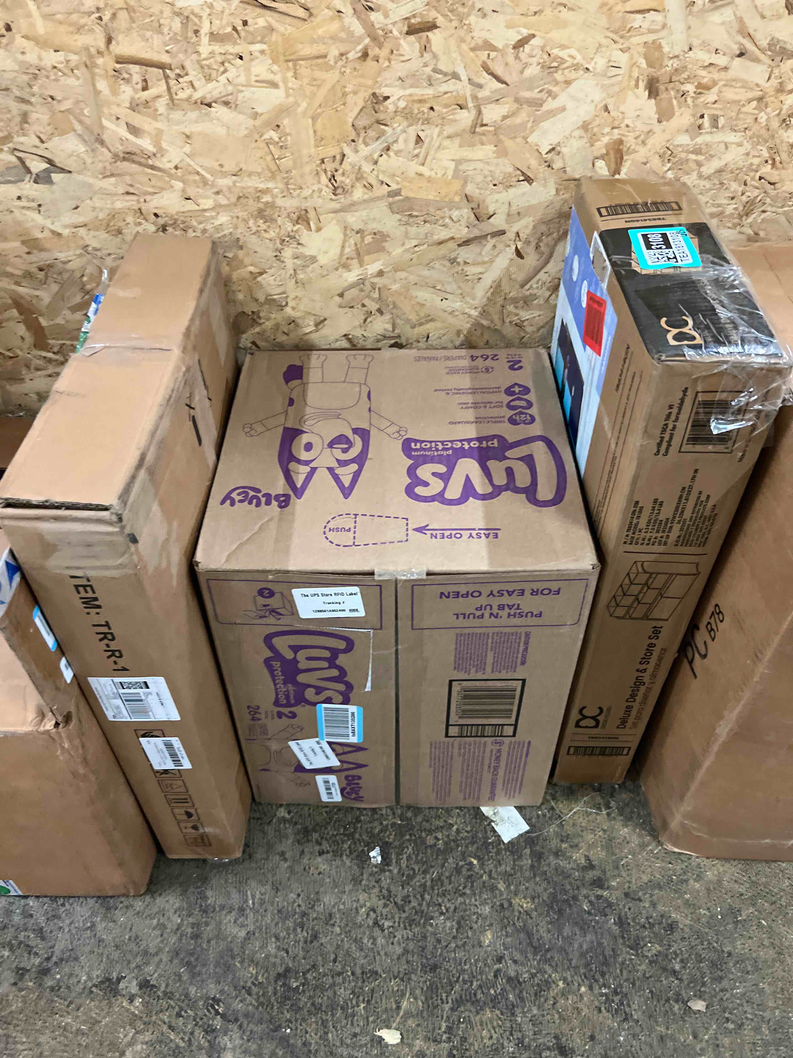 Condition photo showing New/Like New for luvs size 2 baby diapers, platinum protection bluey diapers for day & night, size 2, 264 count (packaging may vary) size 2 264