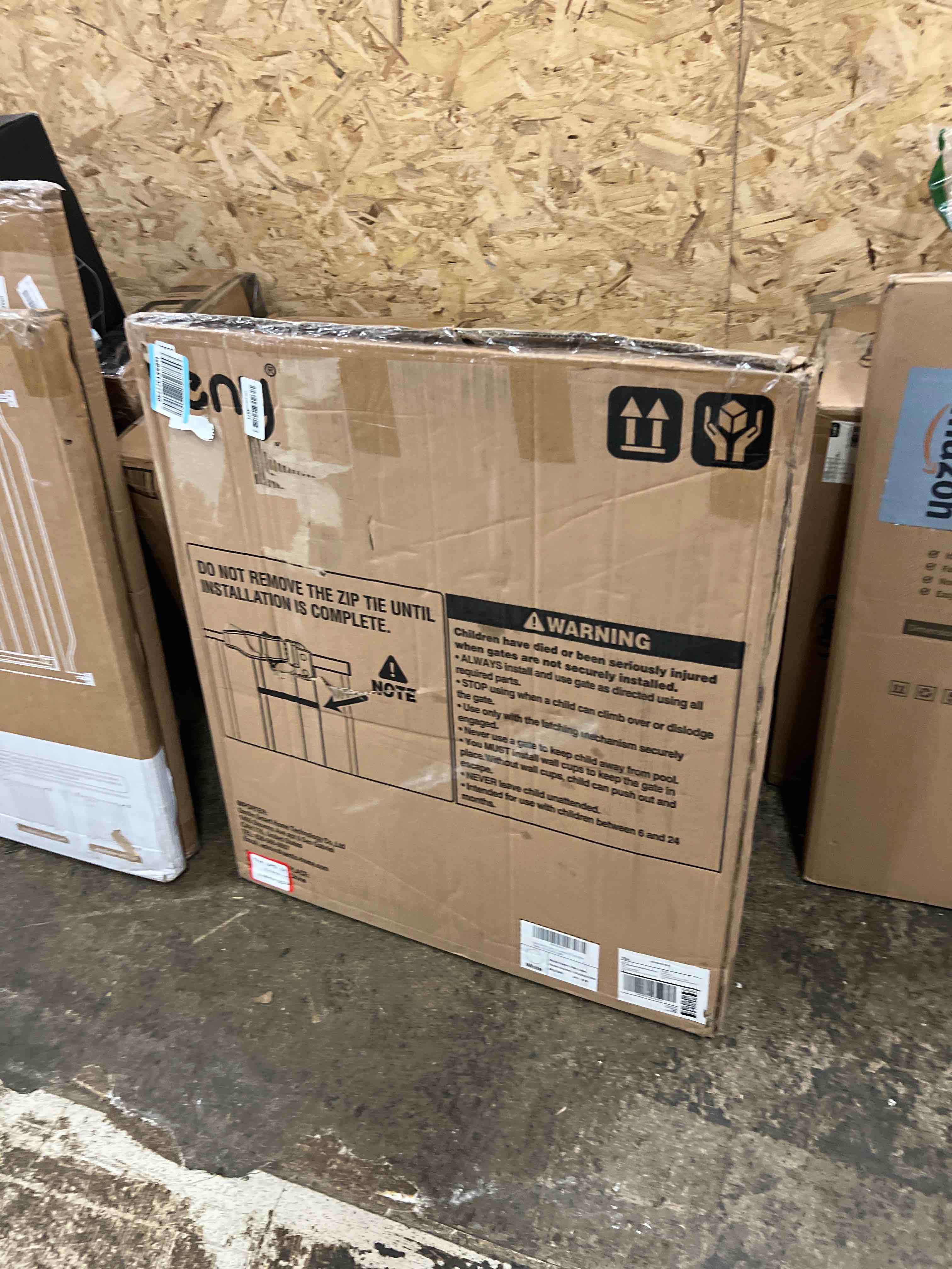 Condition photo showing New/Like New for keny 29"-42.5" baby gate for stairs, auto close safety dog gate, pressure mounted easy walk through pet gate for doorways, durable stair gate, 30" tall, white