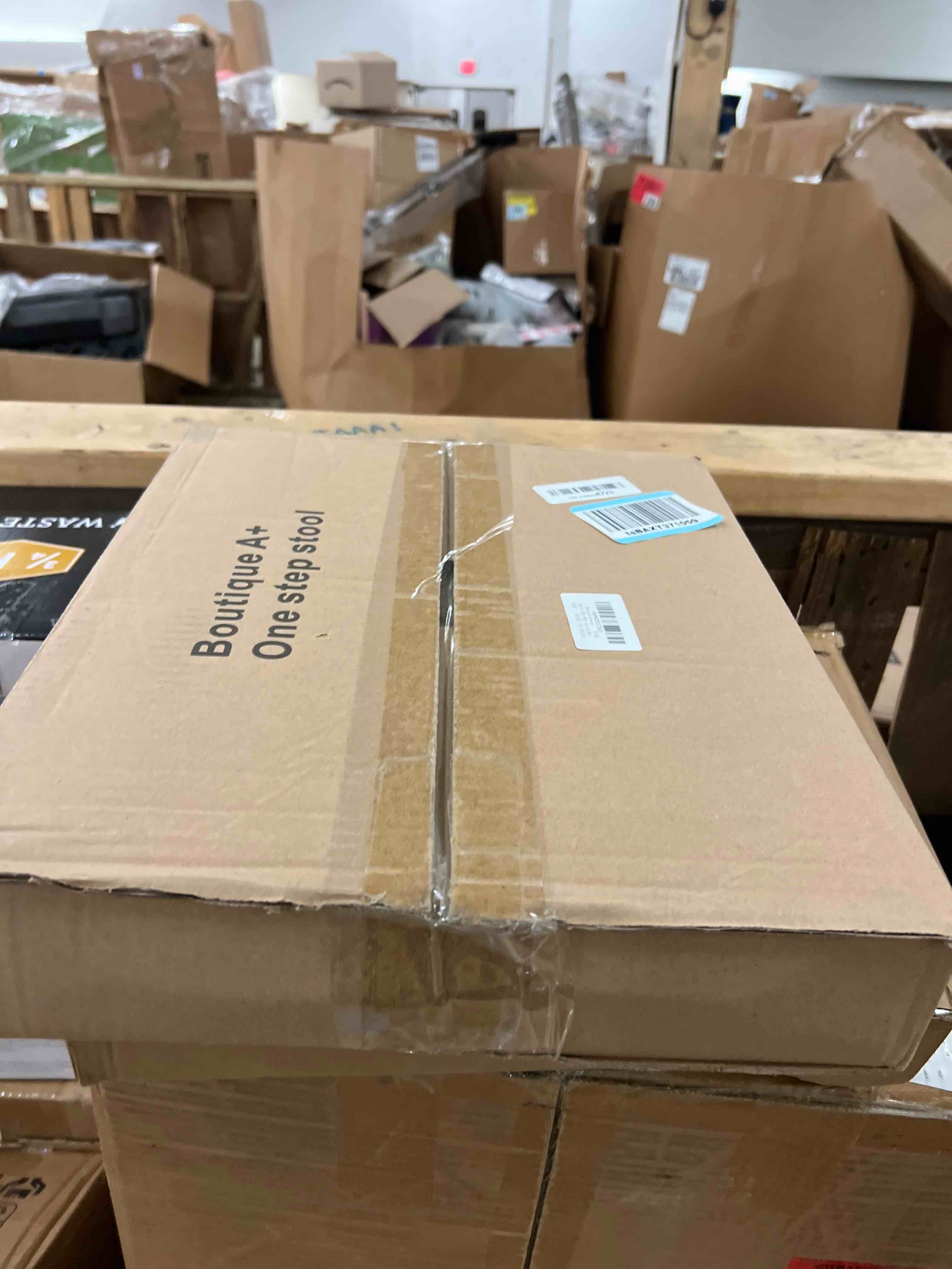 Condition photo showing New/Like New for one step stool for adults seniors with non-slip rubber stepping feet, heavy duty platform step stools, 5.5 in portable bed steps for high beds for bathroom, bedroom, kitchen & bedside kids support