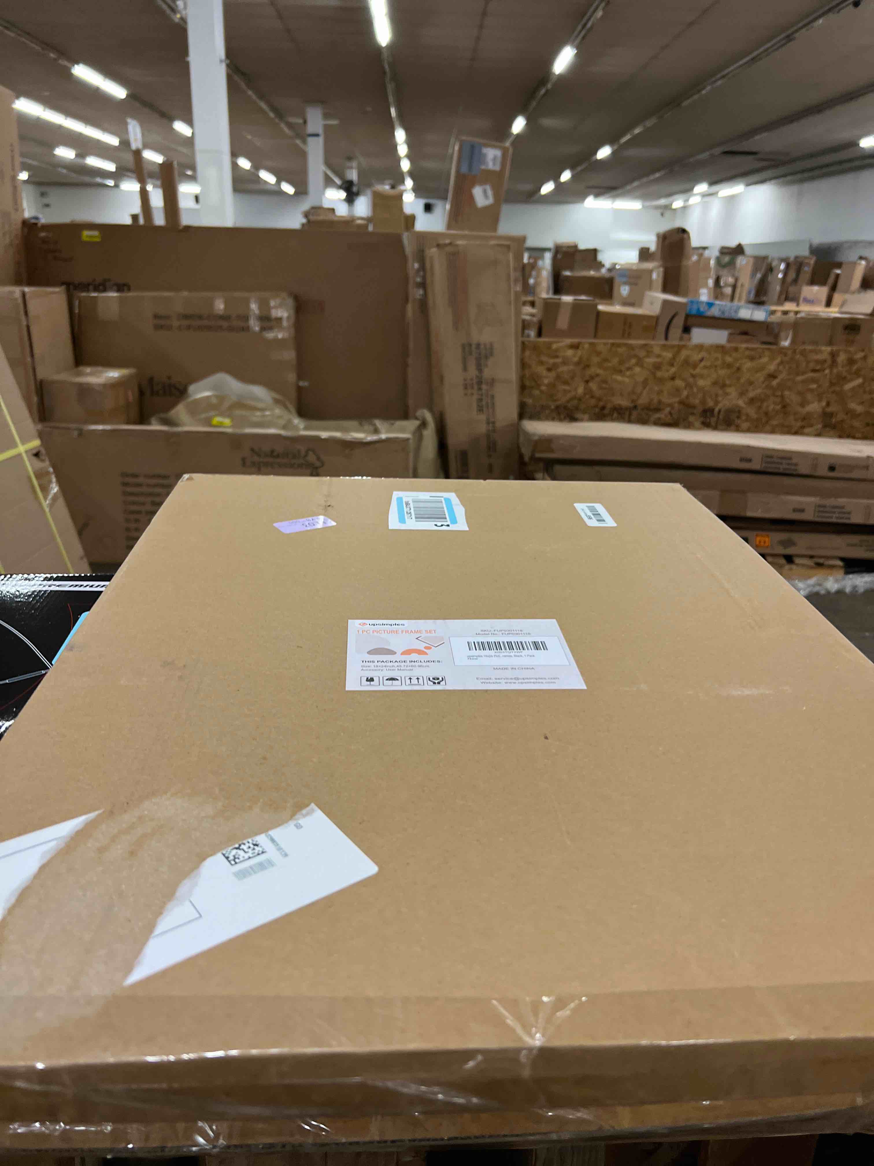 Condition photo showing New/Like New for upsimples 18x24 picture frame, display pictures 16x20 with mat or 18 x 24 without, wall hanging poster frames, black, 1 pack
