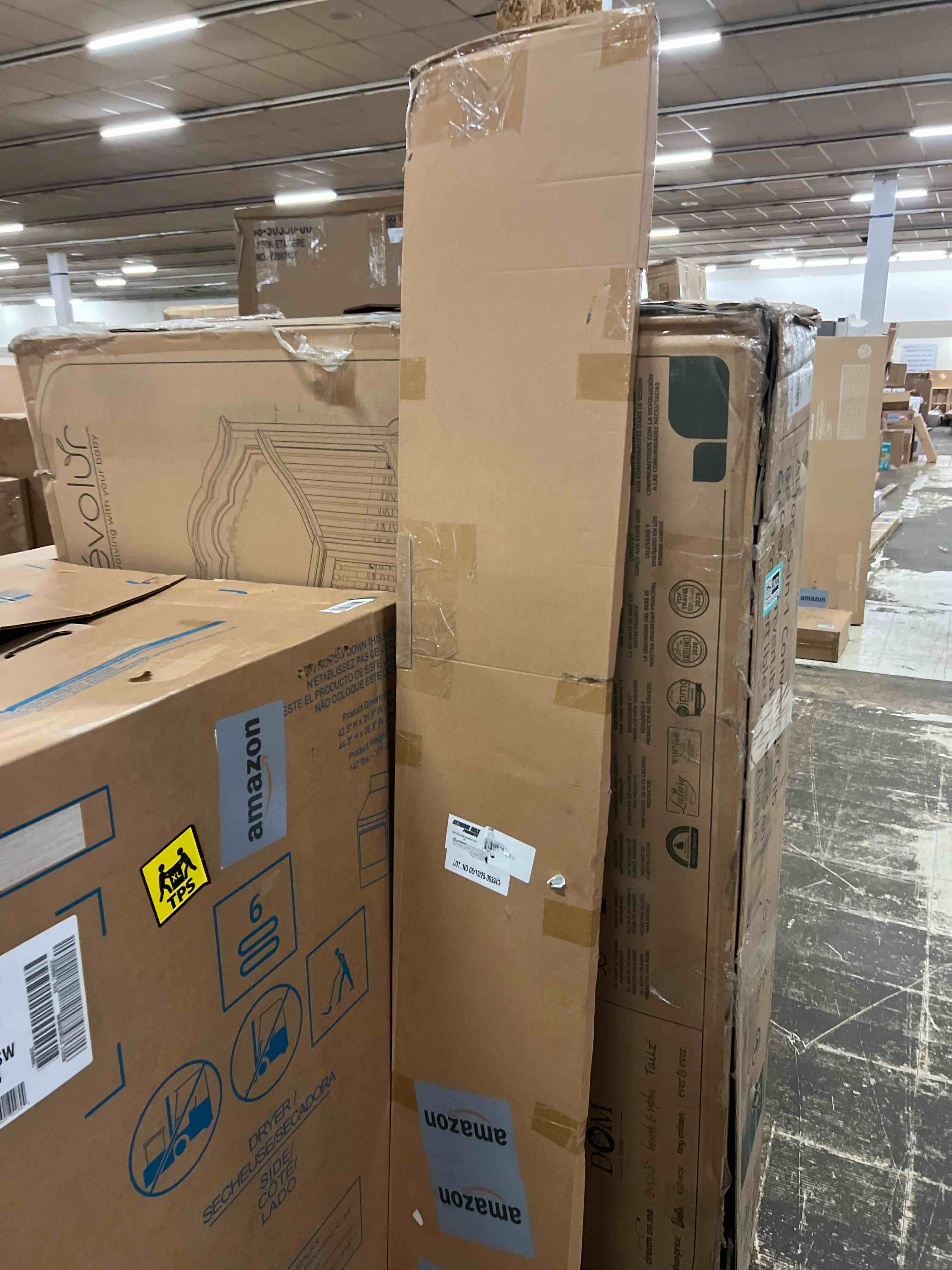 Condition photo showing New/Like New for extreme max 3005.5275 hinged aluminum trailer door slider plate - 72", silver