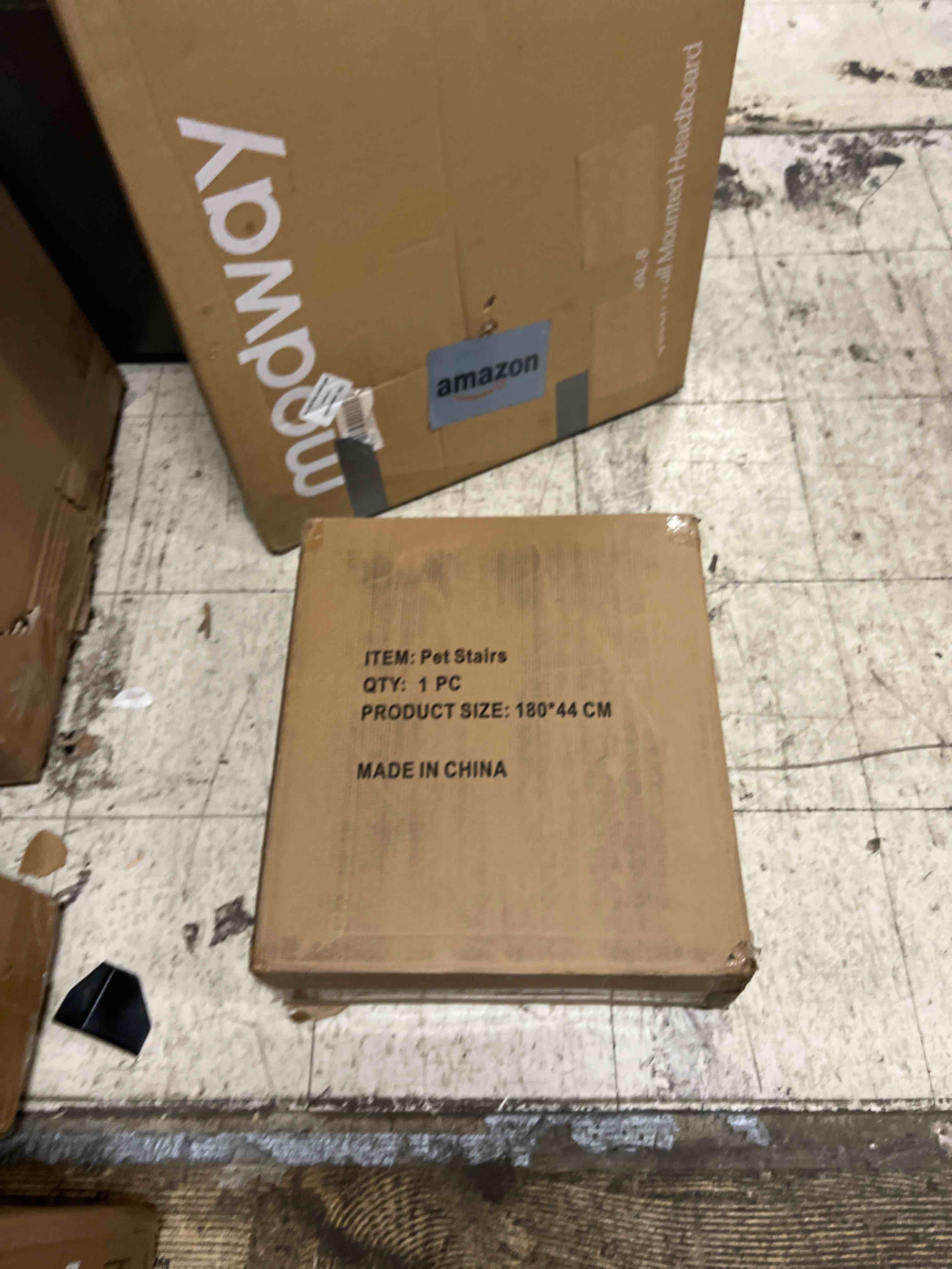 Condition photo showing New/Like New for oiilores foldable dog stairs for large dogs - extra wide pet ramp for cars, suv, non-slip surface, supports up to 250 lbs, 5 steps
