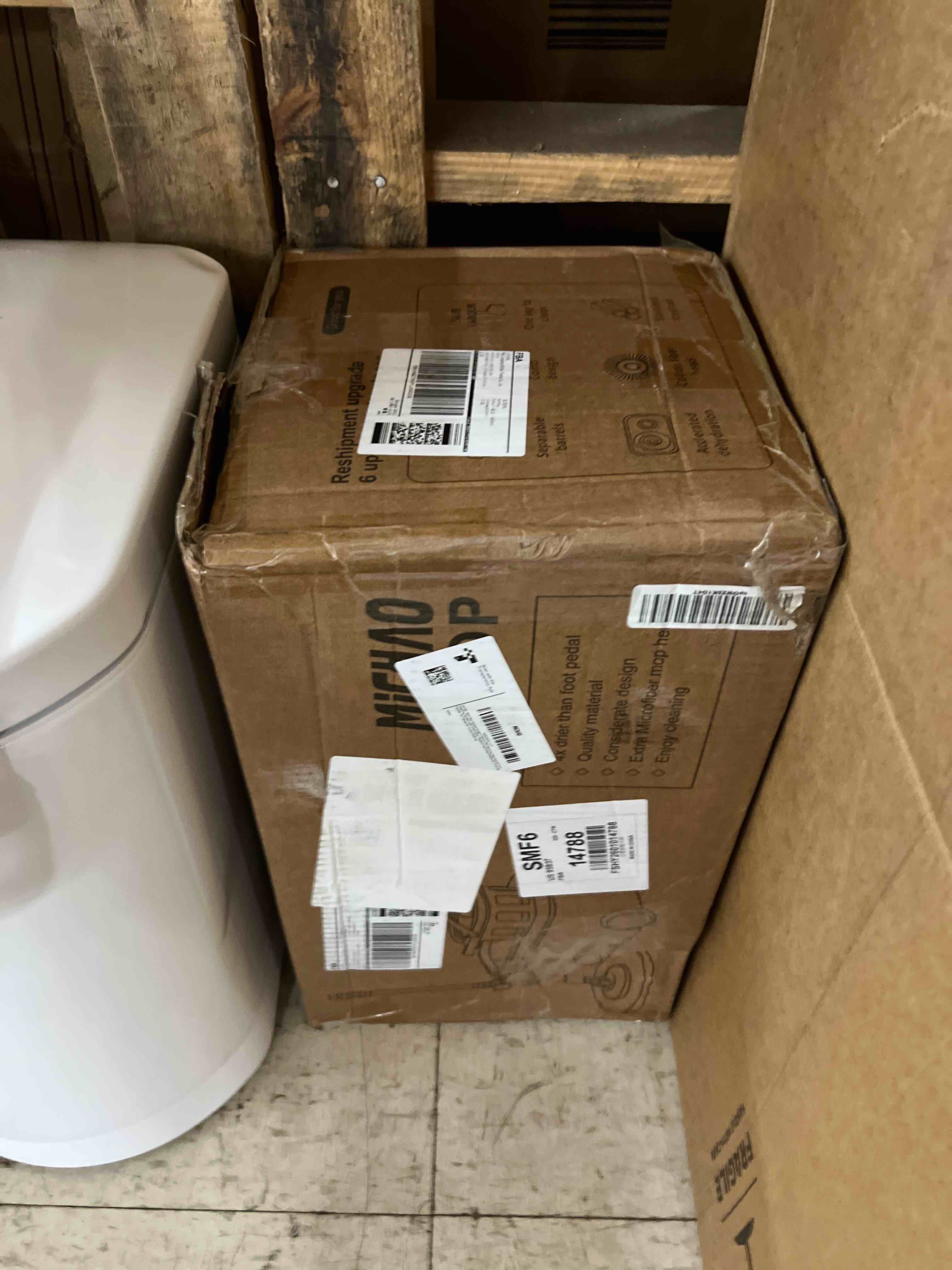 Condition photo showing New/Like New for michao spin mop bucket deluxe 360 spinning floor cleaning system with 6 microfiber replacement head refills,62" extended handle,4x wheel for home cleaning