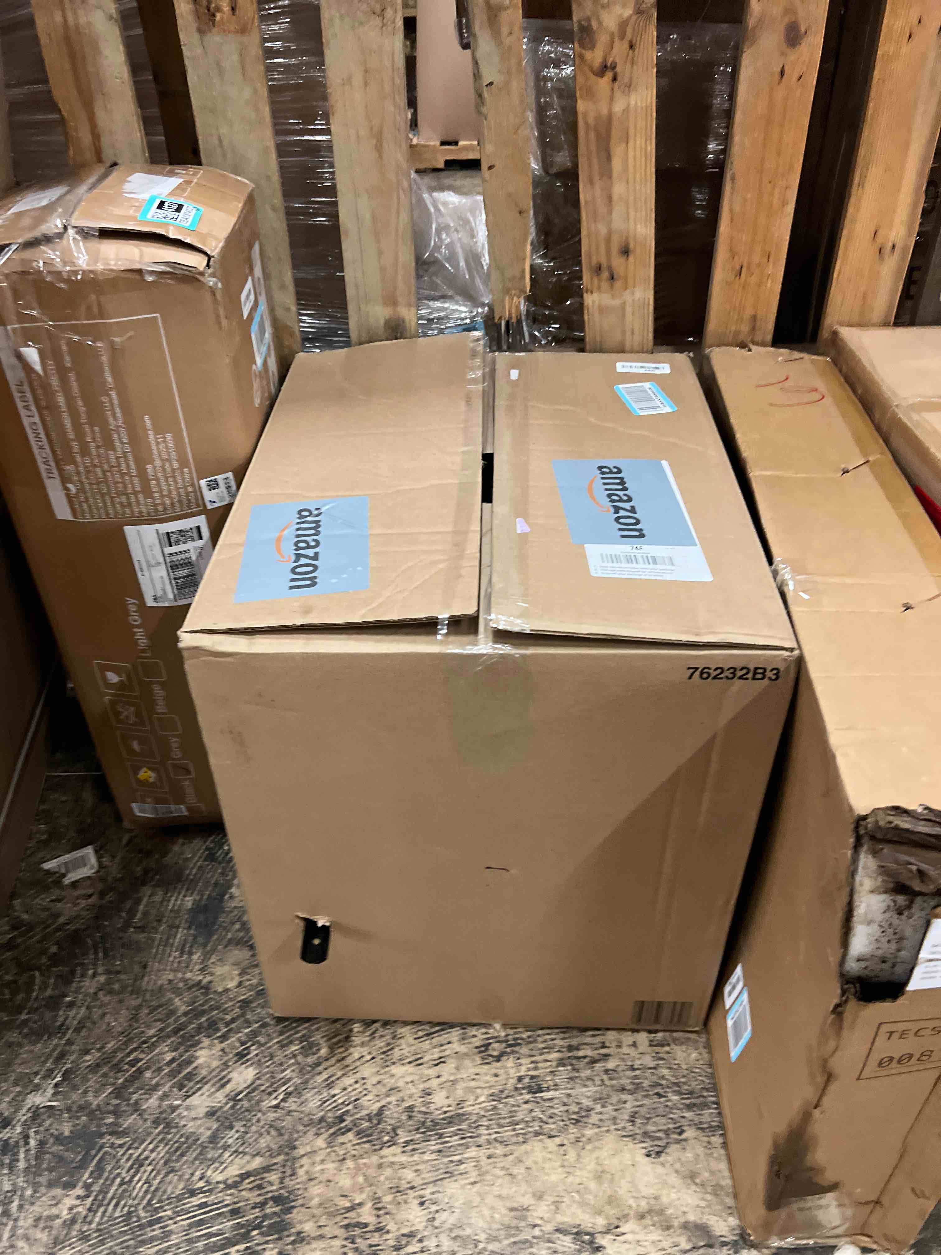 Condition photo showing New/Like New for scotts turf builder edgeguard dlx broadcast spreader - spreader for lawn fertilizer, weed & insect control, grass seed, and ice melt, holds up to 15,000 sq. ft. of product deluxe