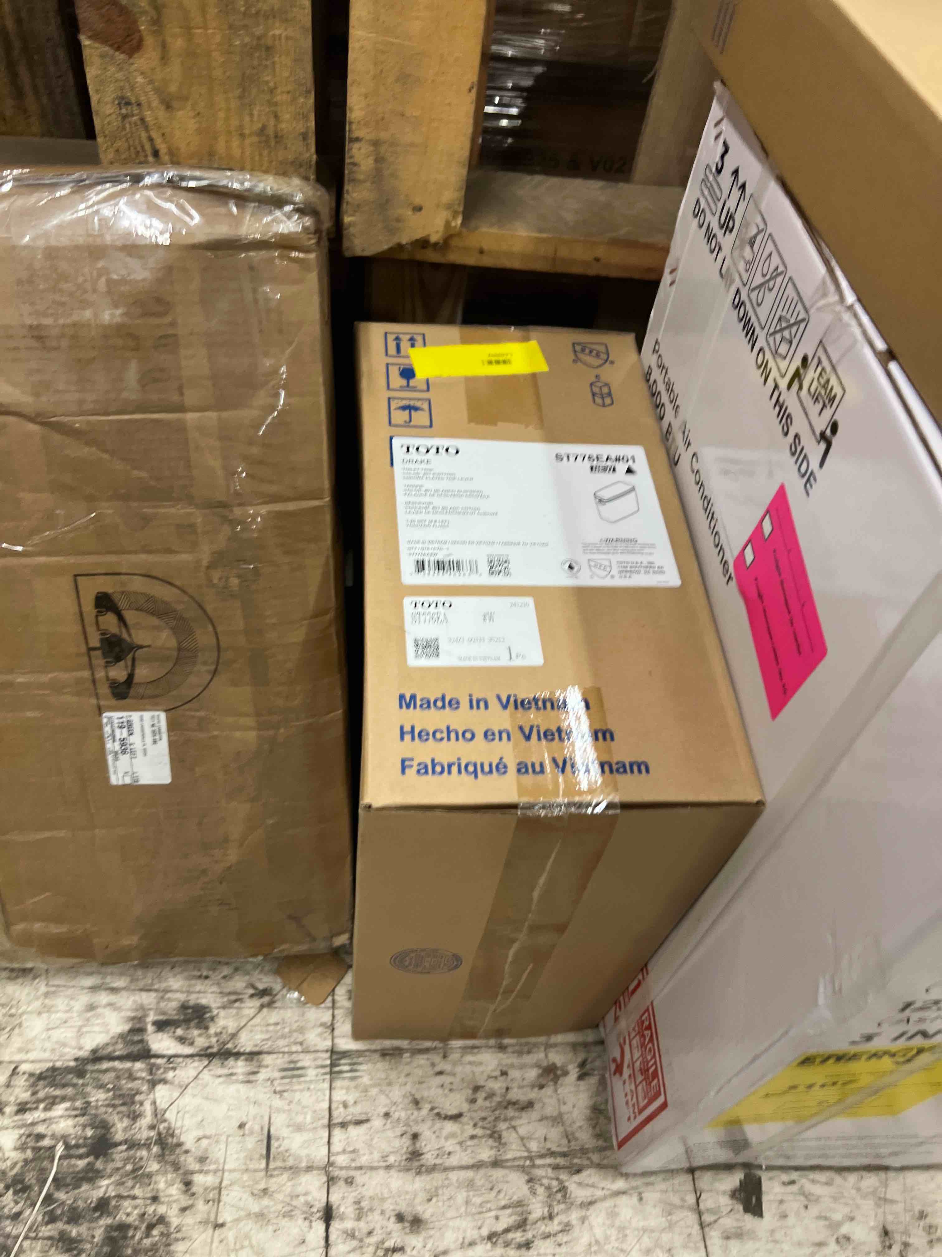 Condition photo showing New/Like New for toto drake 1.28 gpf toilet tank with washlet+ auto flush compatibility, cotton white - st776ea#01