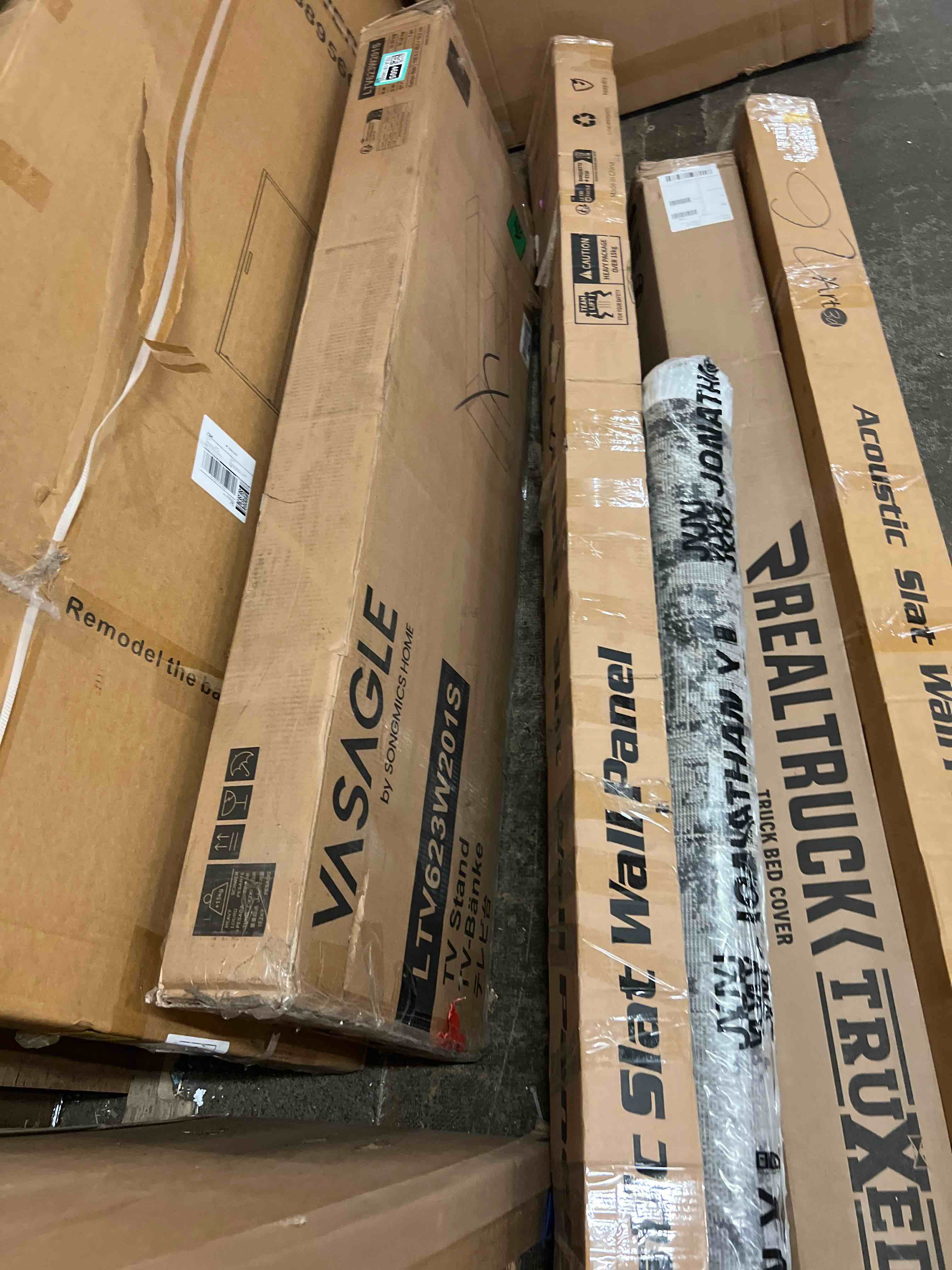 https://s3.amazonaws.com/lotting-images-prod/phillipi/TEA1814606_1780506518039.jpeg