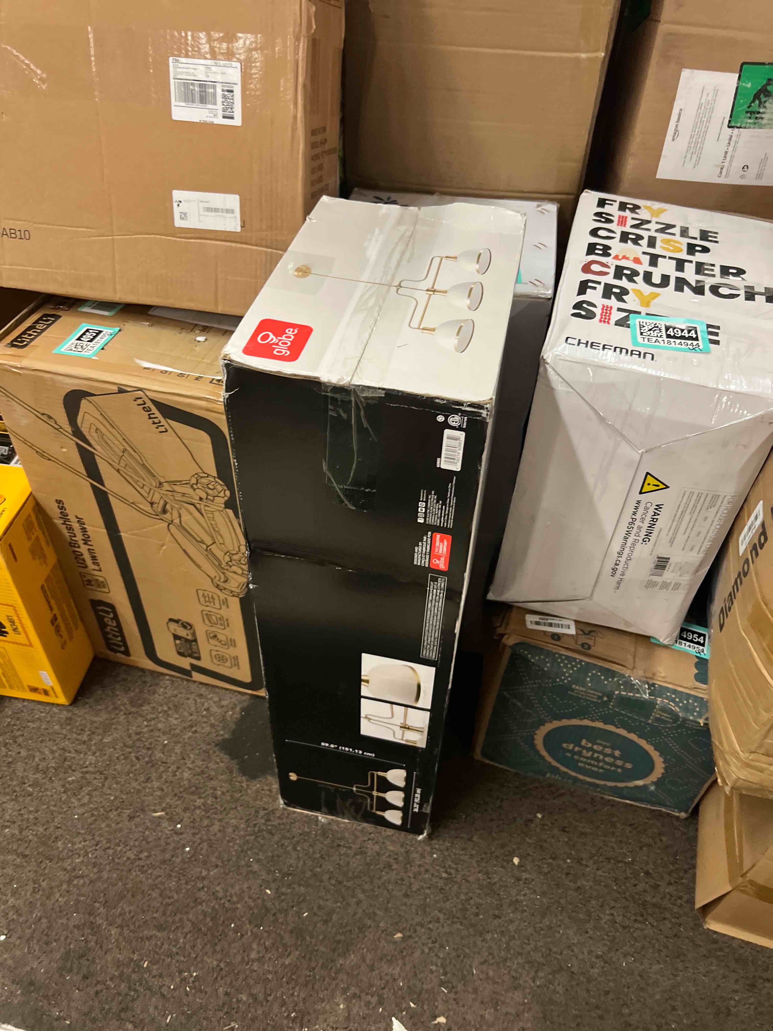 Condition photo showing New/Like New for globe electric beckett 3-light matte white linear chandelier with matte brass accents  60885