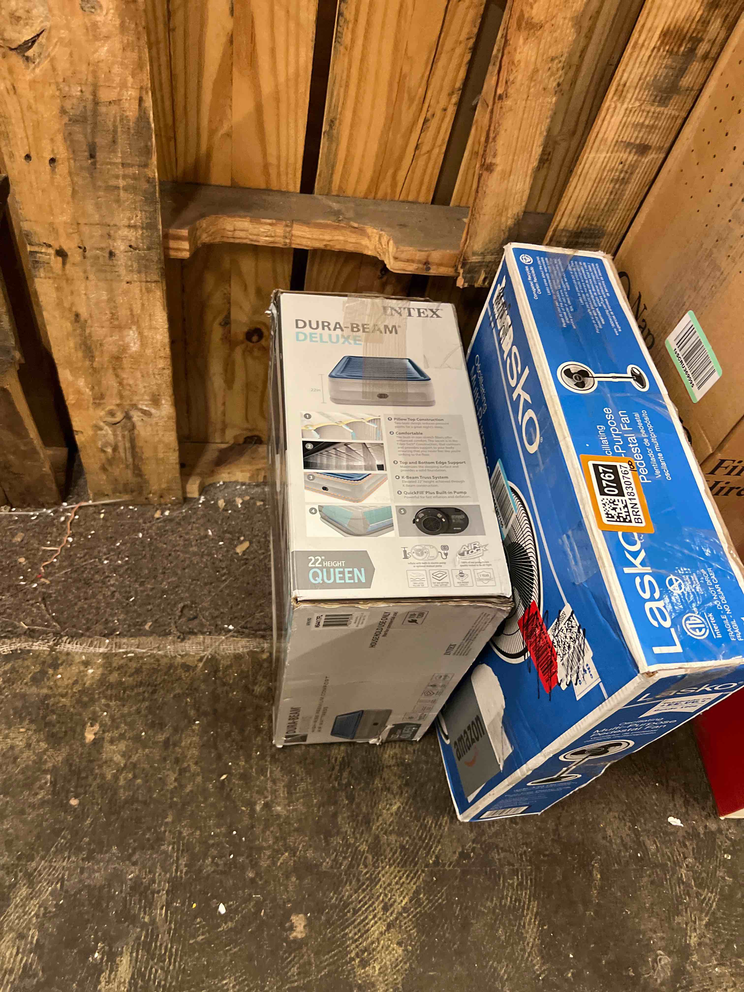 Condition photo showing New/Like New for intex: dura-beam deluxe comfort-plush air mattress - 22" queen blue - built-in electric pump, durable fiber-tech, carry bag included, 600lb capacity queen queen
