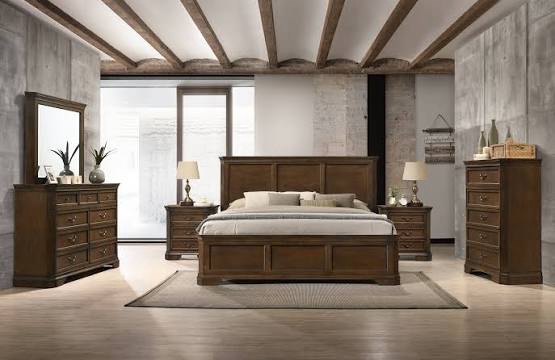 Condition photo showing New/Like New for maderne traditional wood panel queen bed 