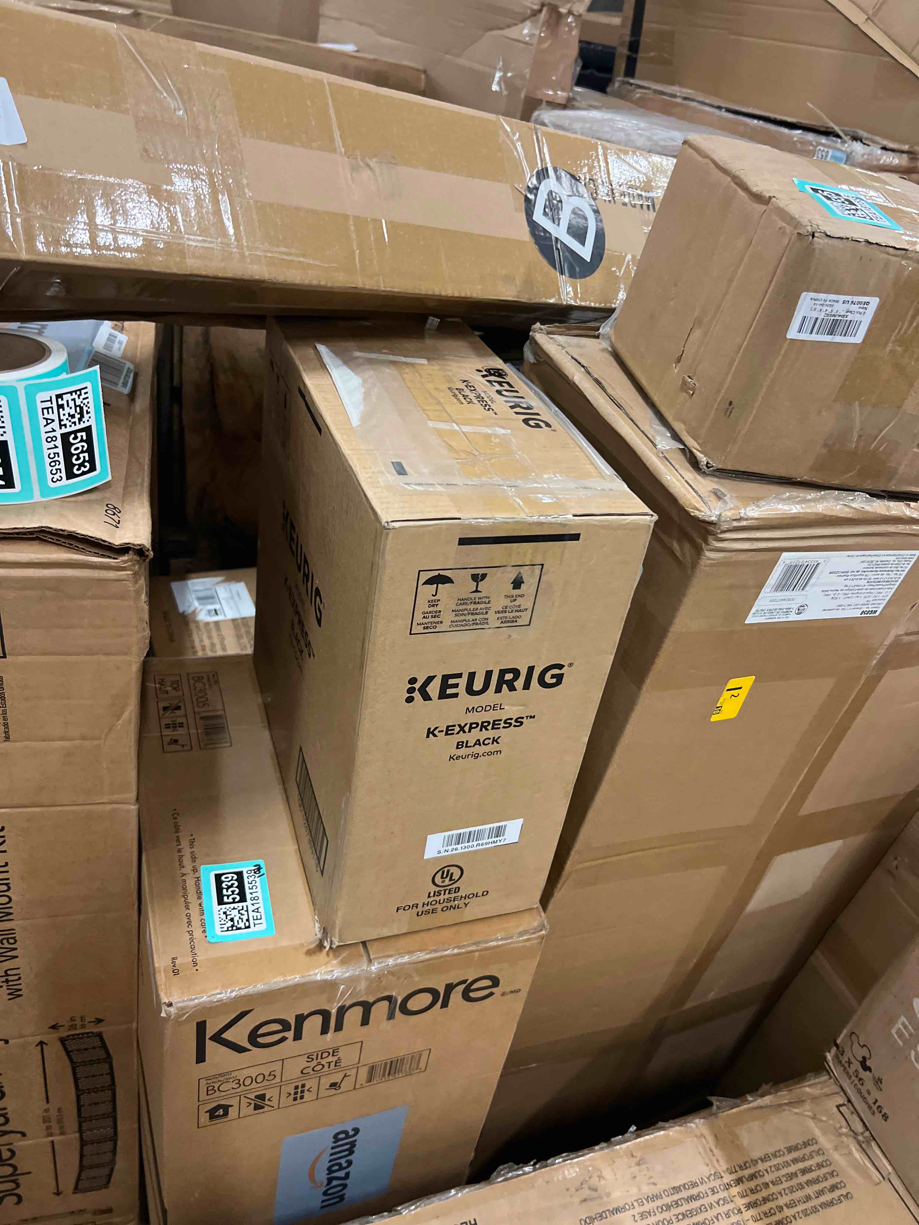 Condition photo showing New/Like New for keurig k-express coffee maker single serve k-cup pod coffee brewer 42 oz. removable reservoir 8-12 oz. brew sizes black