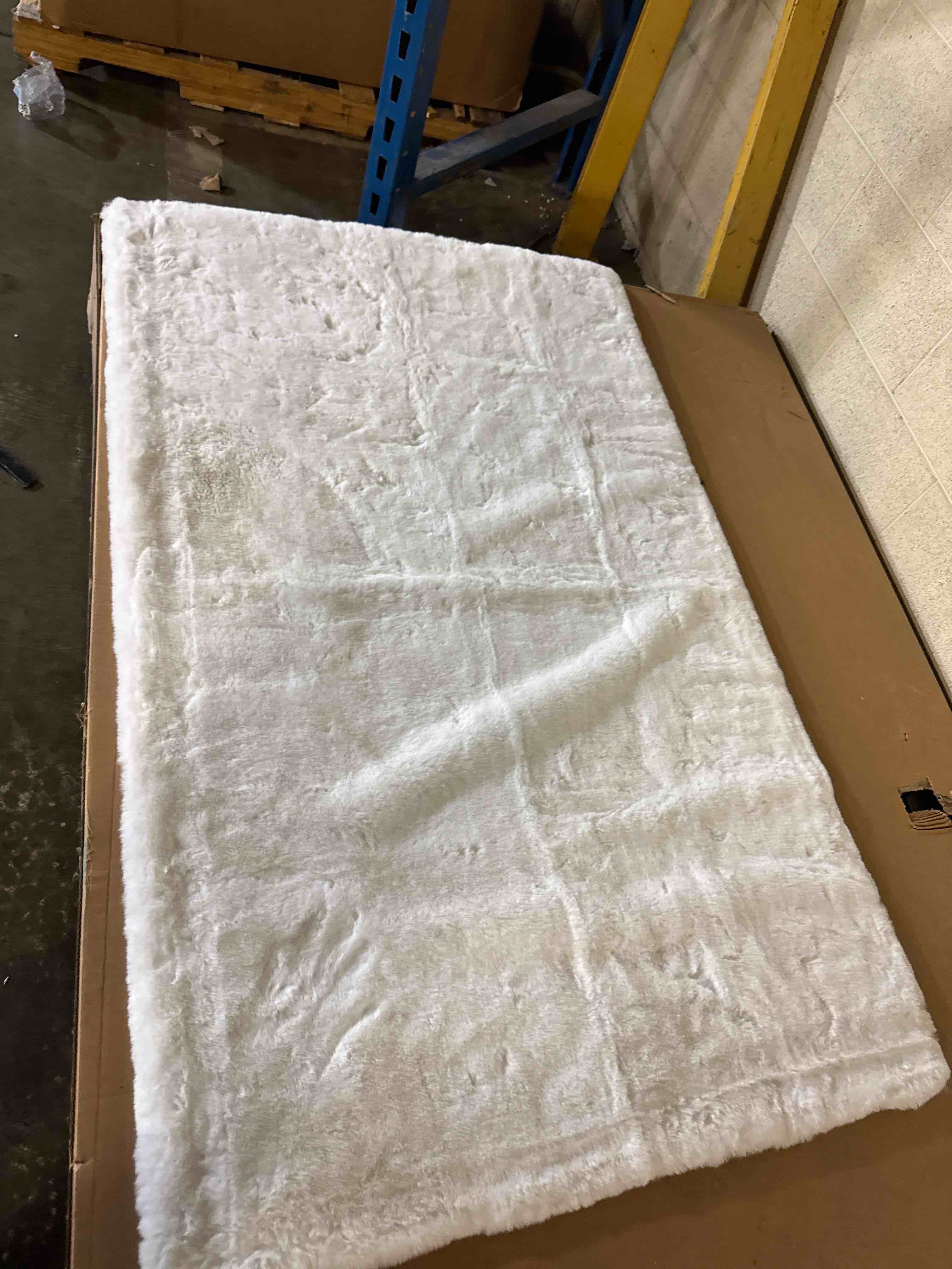 https://s3.amazonaws.com/lotting-images-prod/phillipi/TEA2229911_1752672211182.jpeg