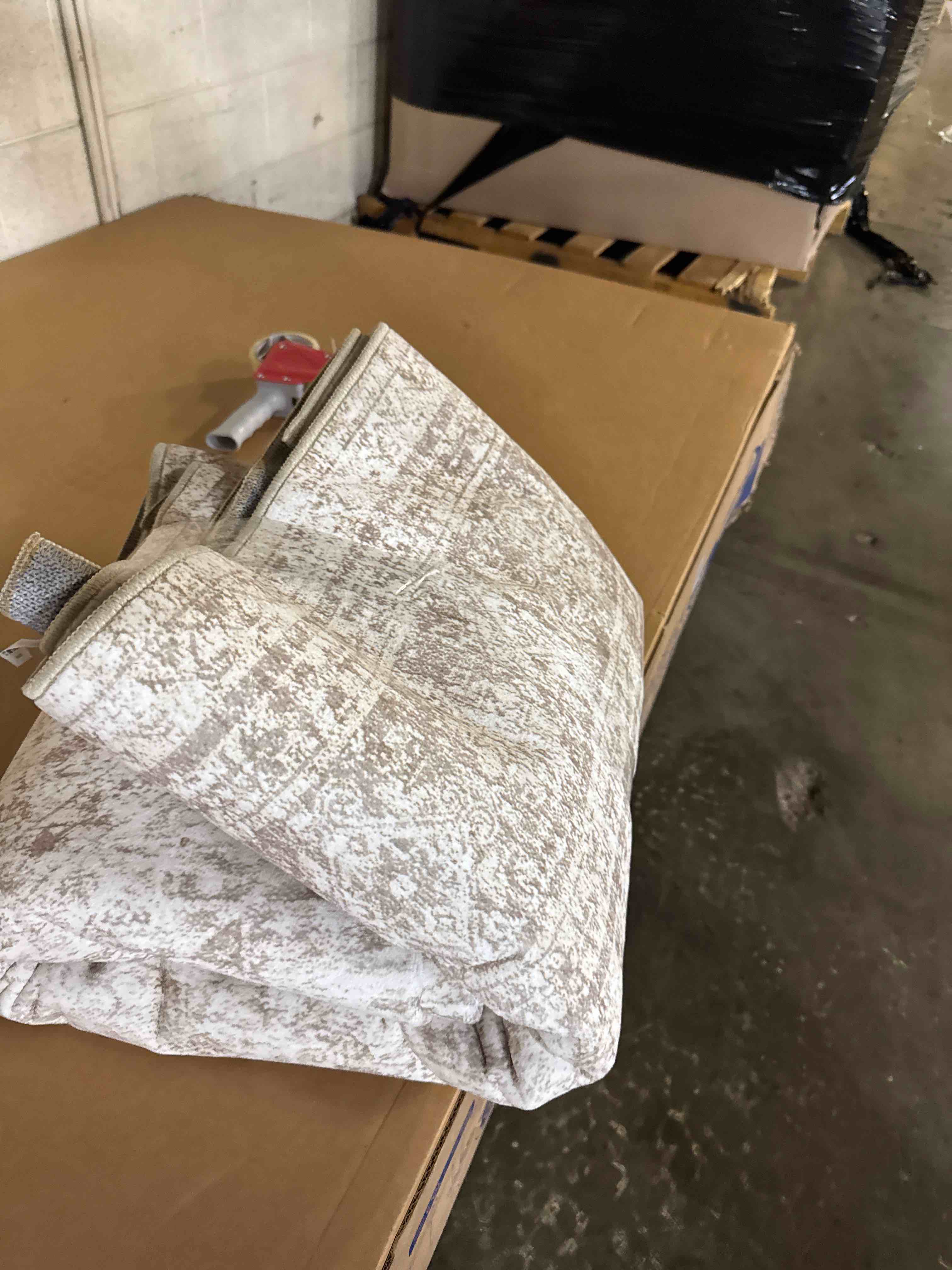 https://s3.amazonaws.com/lotting-images-prod/phillipi/TEA2229912_1752673099224.jpeg