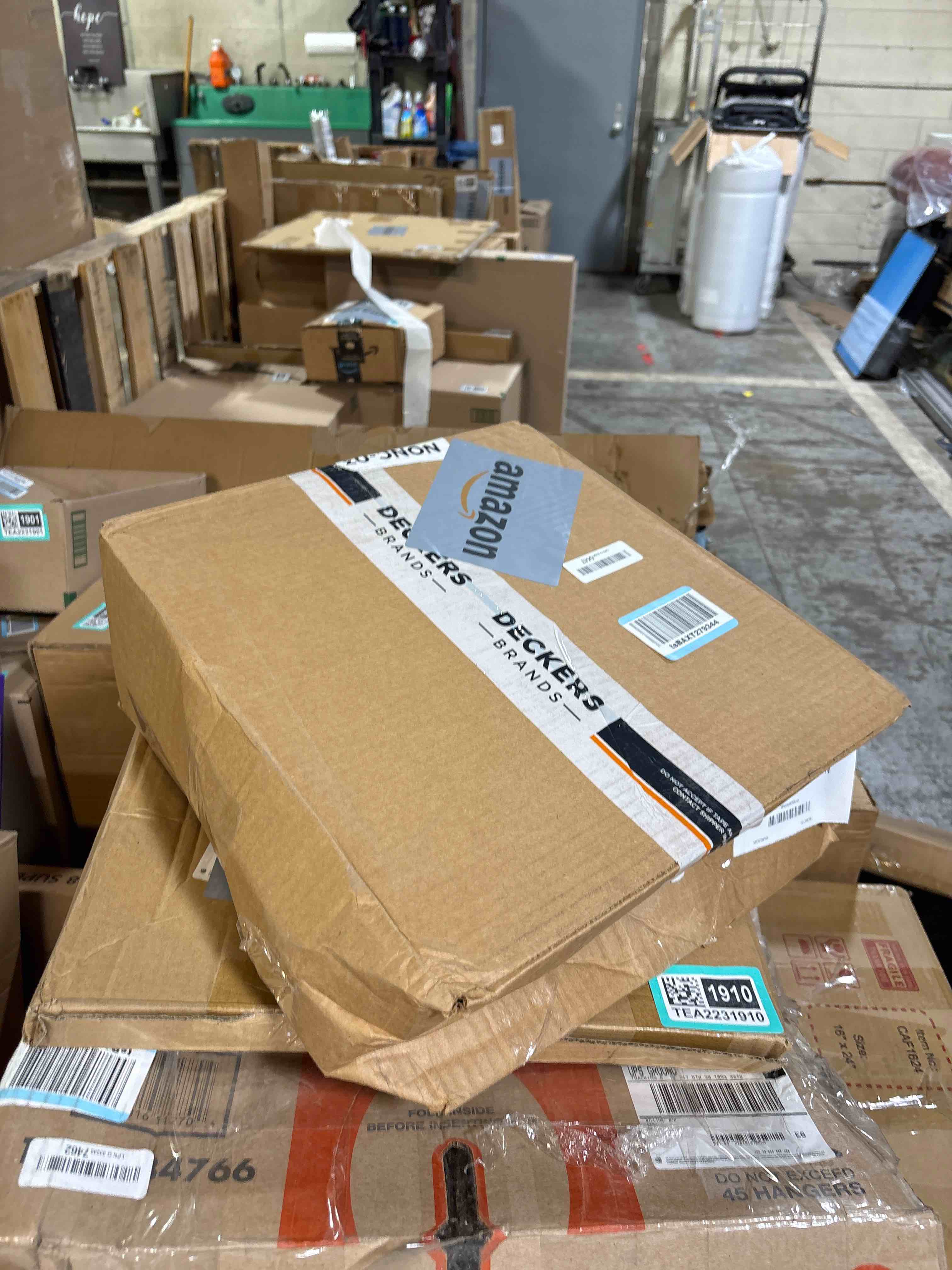 https://s3.amazonaws.com/lotting-images-prod/phillipi/TEA2231912_1751385654936.jpeg