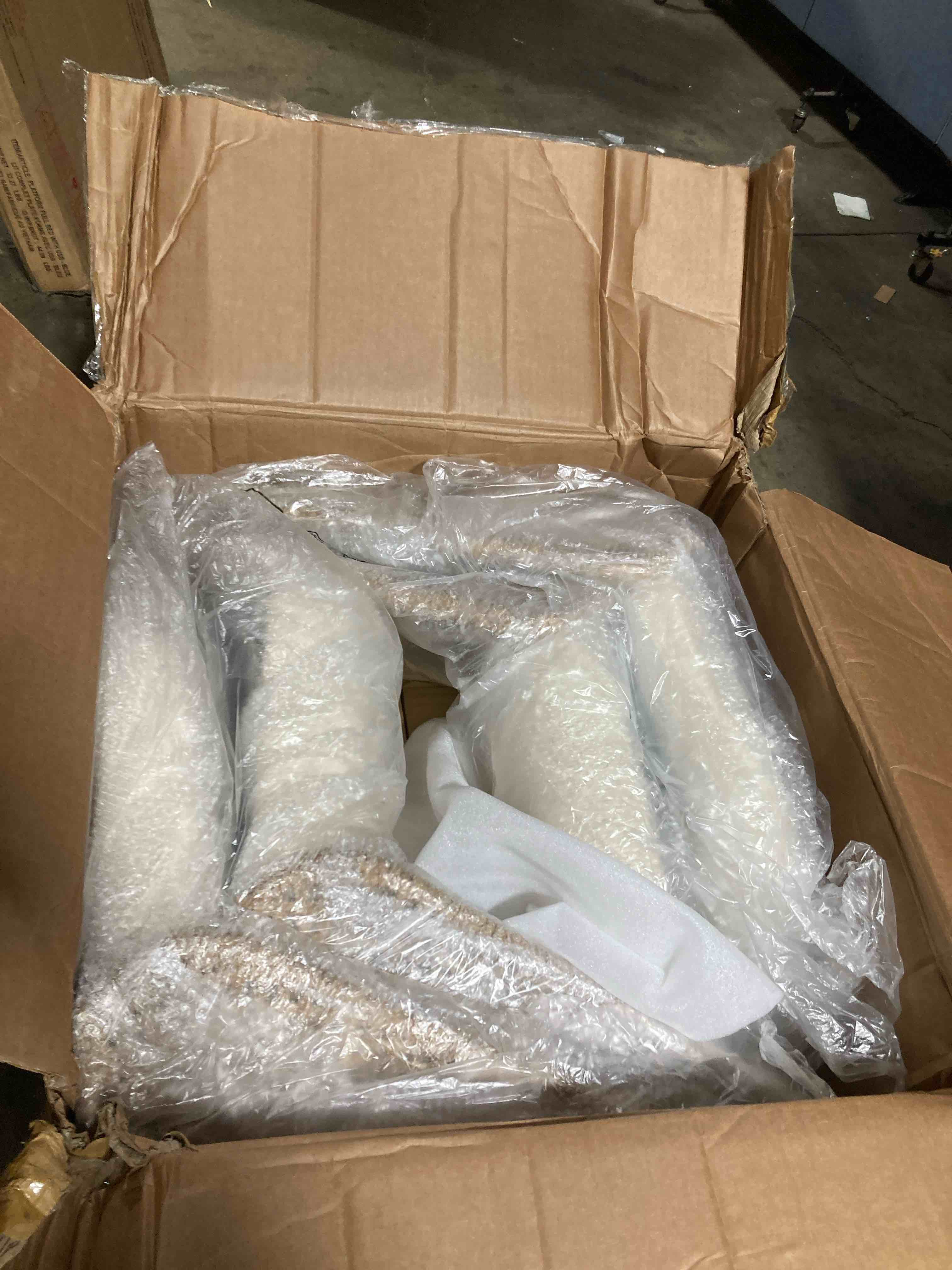https://s3.amazonaws.com/lotting-images-prod/phillipi/TEA2231982_1752595044211.jpeg
