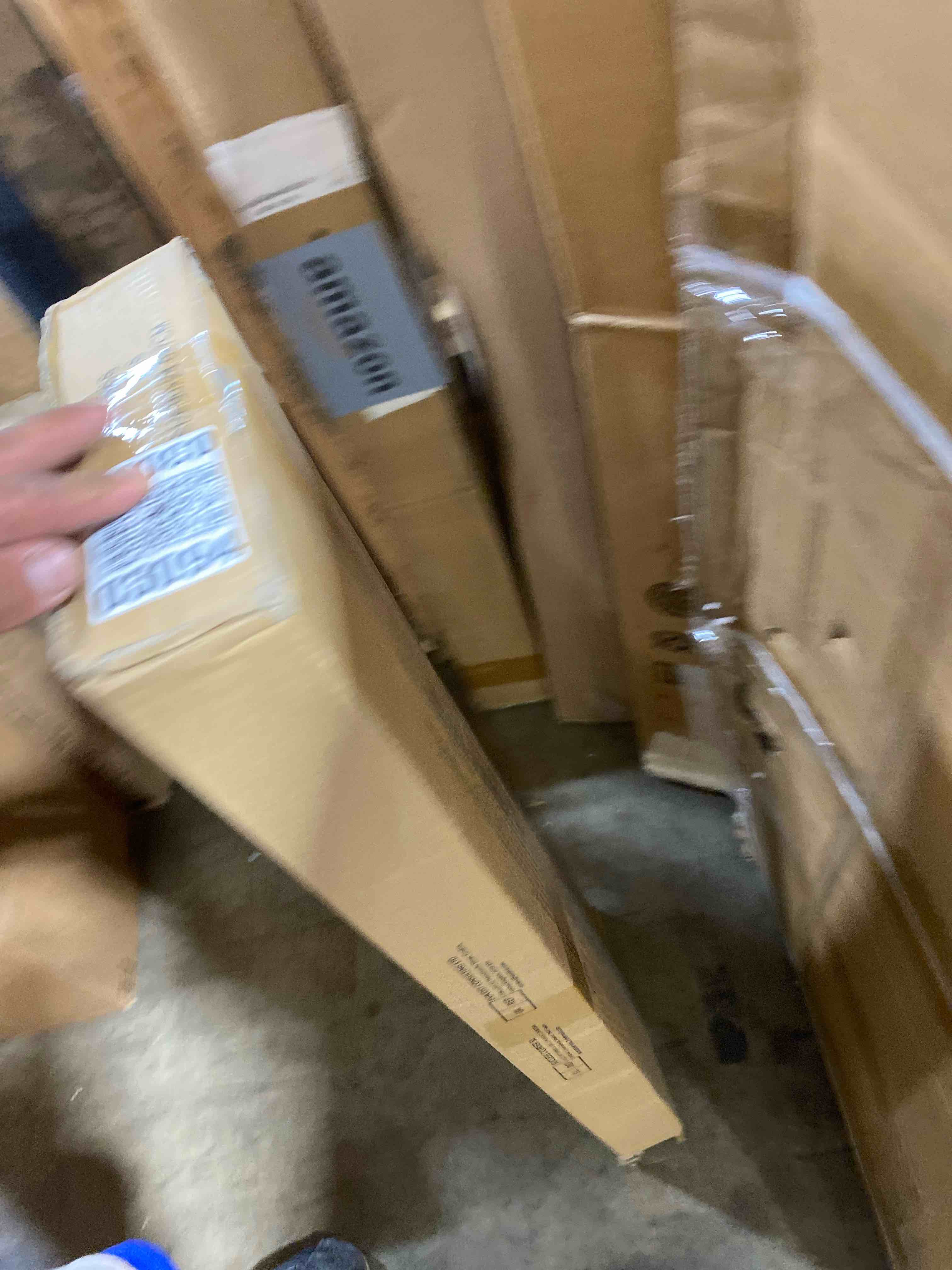 https://s3.amazonaws.com/lotting-images-prod/phillipi/TEA2232045_1752087883549.jpeg