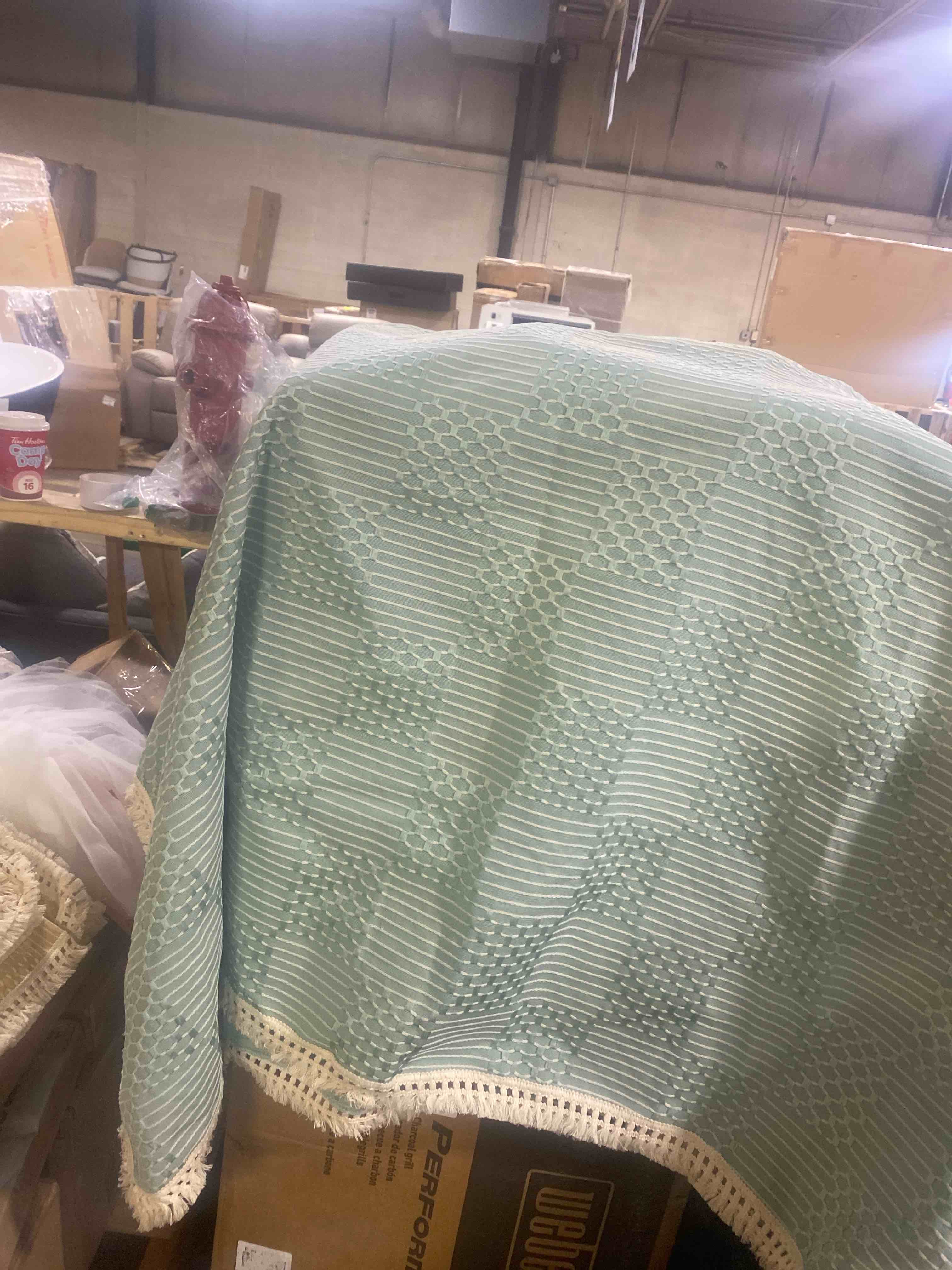 https://s3.amazonaws.com/lotting-images-prod/phillipi/TEA2232079_1752151637234.jpeg