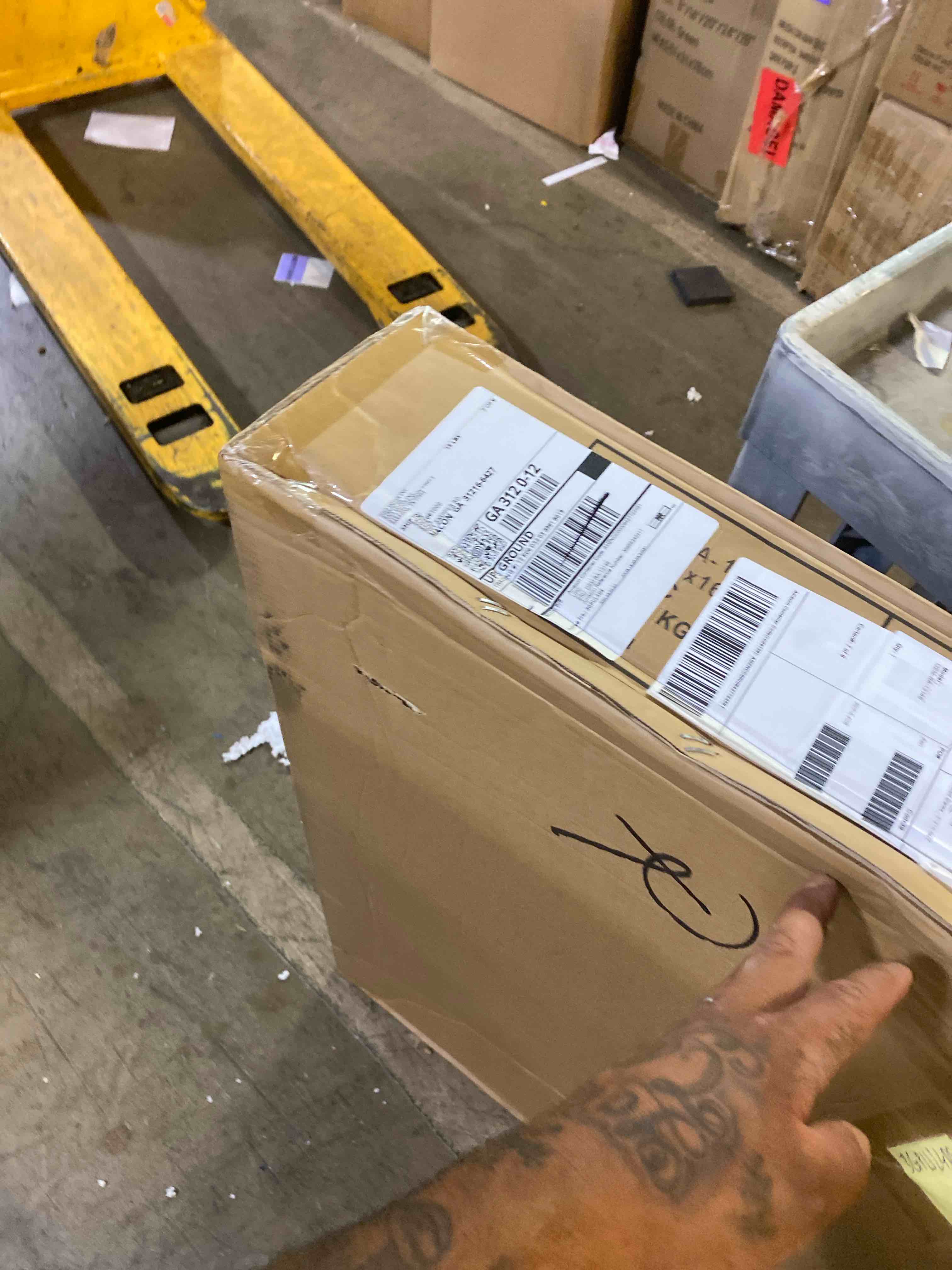 https://s3.amazonaws.com/lotting-images-prod/phillipi/TEA2232164_1752178550740.jpeg