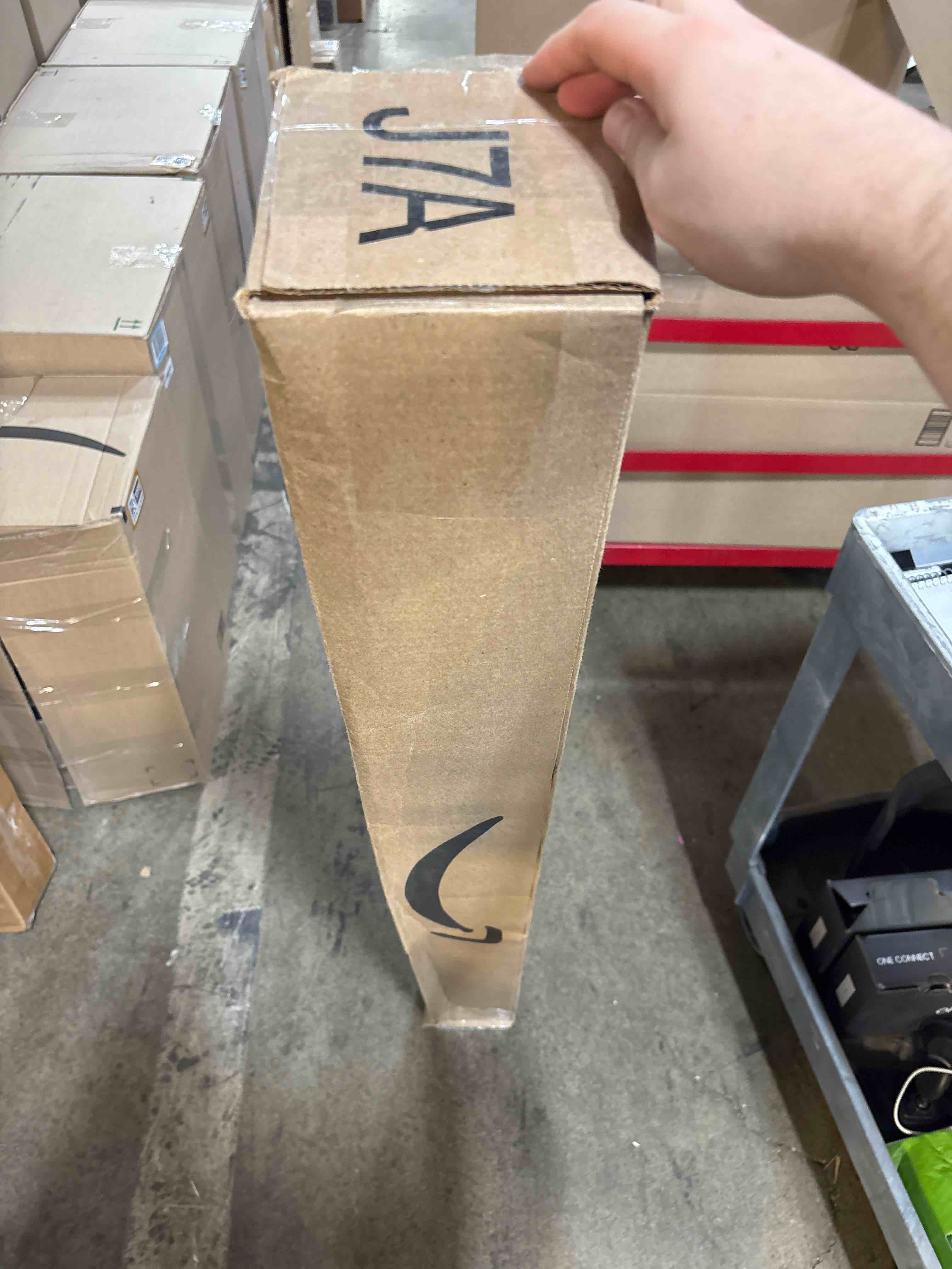 https://s3.amazonaws.com/lotting-images-prod/phillipi/TEA2232511_1755620502582.jpeg