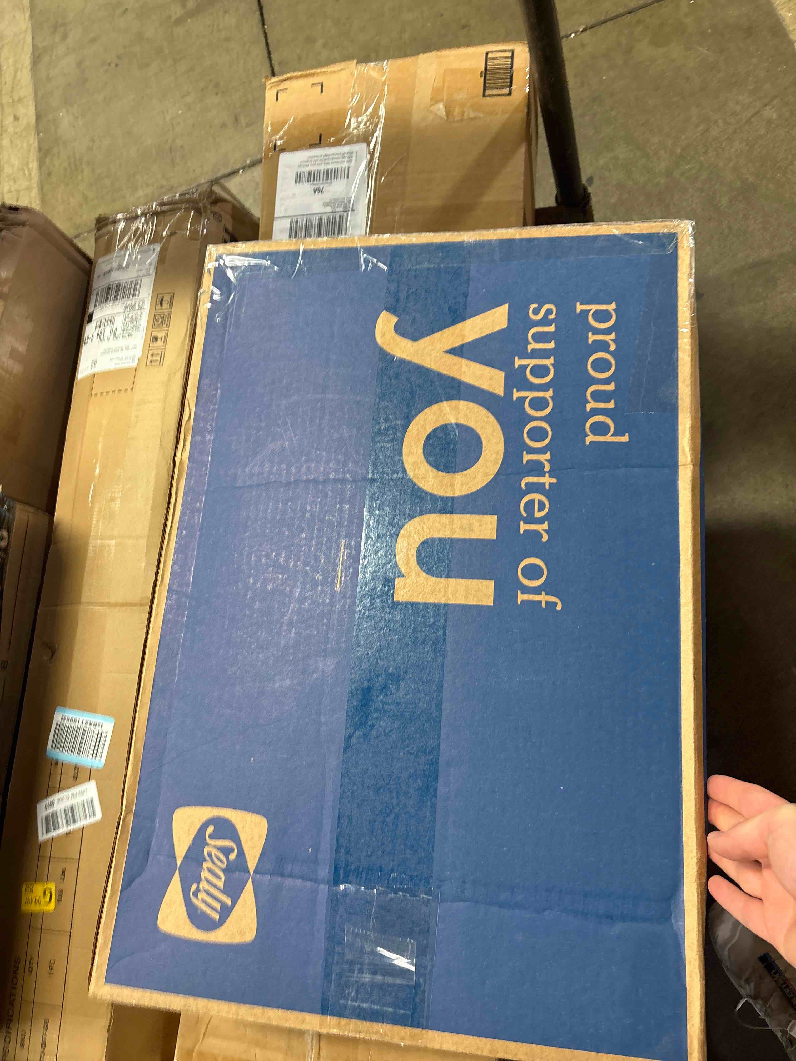 https://s3.amazonaws.com/lotting-images-prod/phillipi/TEA2232671_1756314892993.jpeg