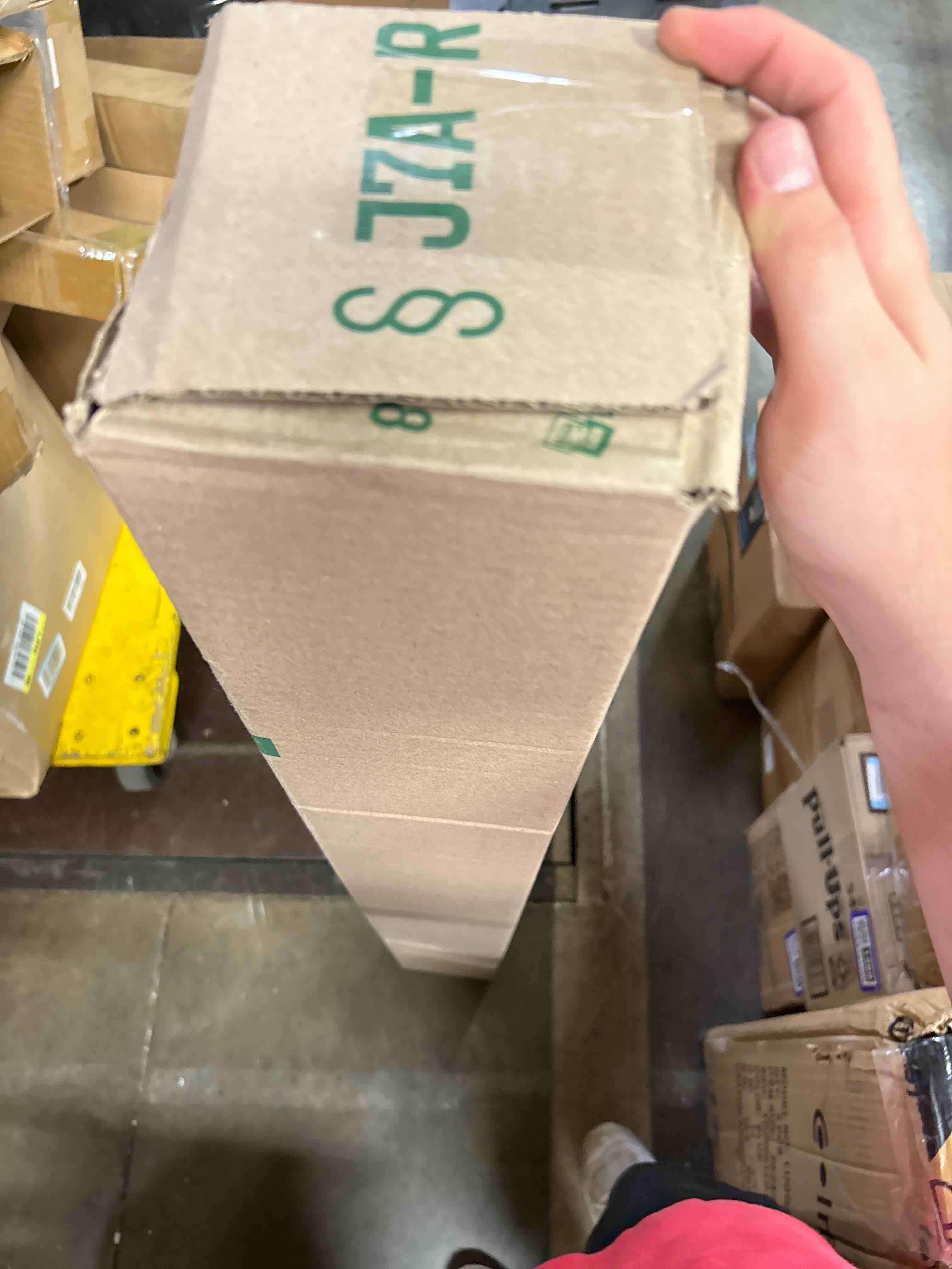 https://s3.amazonaws.com/lotting-images-prod/phillipi/TEA2232745_1756496899122.jpeg